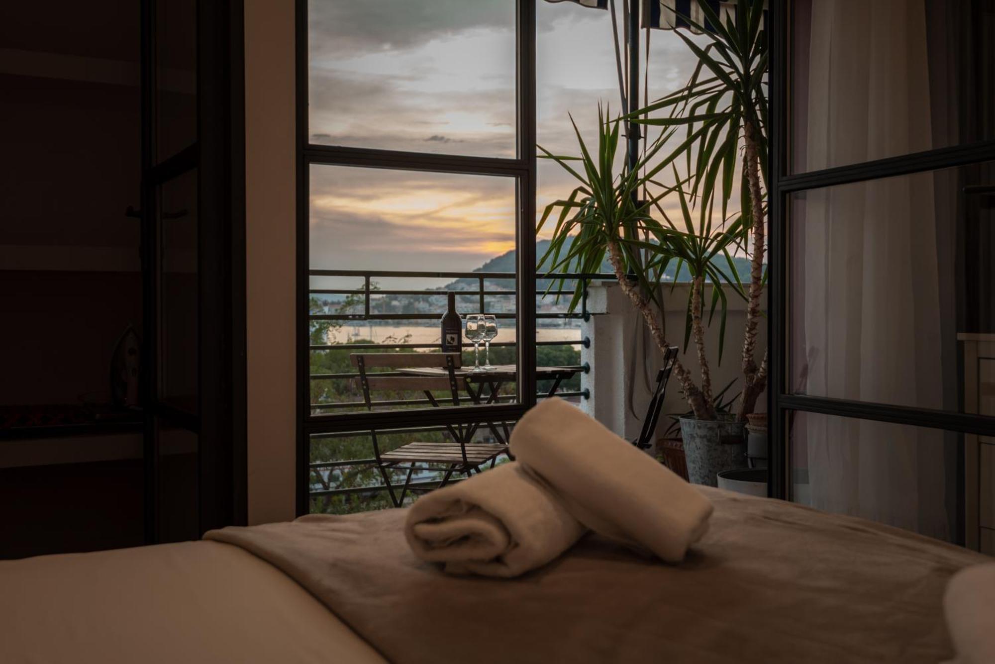 Apartment Bregos Superior - Unique Design 3-br - Unbelievable Panoramic View Of - Walking Distance From Unesco Palace And Bacvice - Free Parking - Buralux