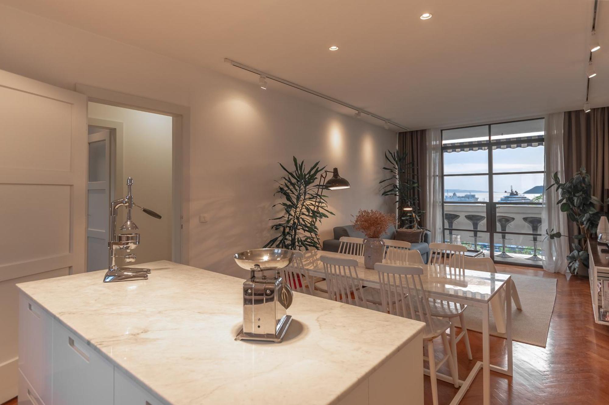 Apartment Bregos Superior - Unique Design 3-br - Unbelievable Panoramic View Of - Walking Distance From Unesco Palace And Bacvice - Free Parking - Buralux *