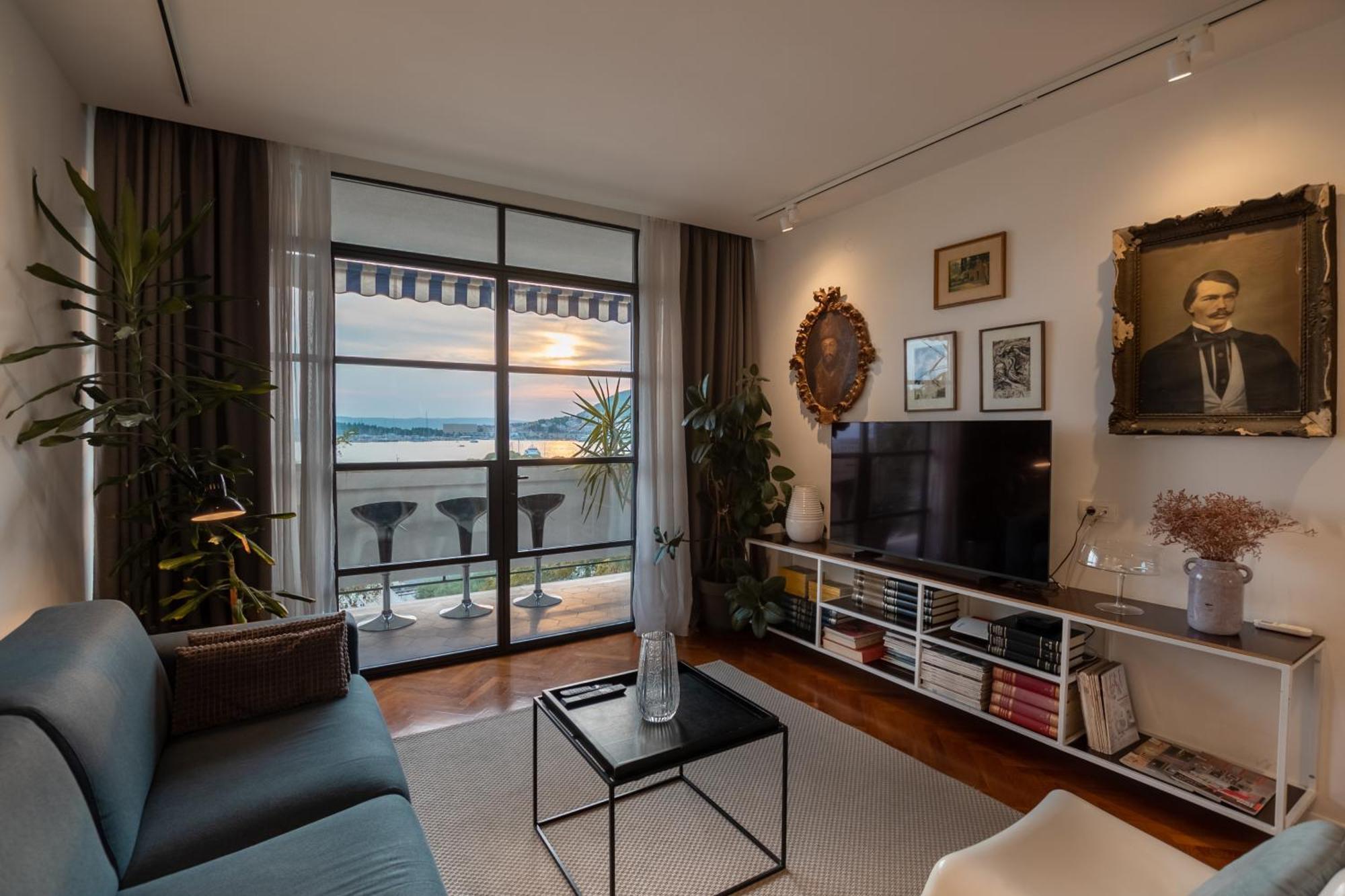 Apartment Bregos Superior - Unique Design 3-br - Unbelievable Panoramic View Of - Walking Distance From Unesco Palace And Bacvice - Free Parking - Buralux *