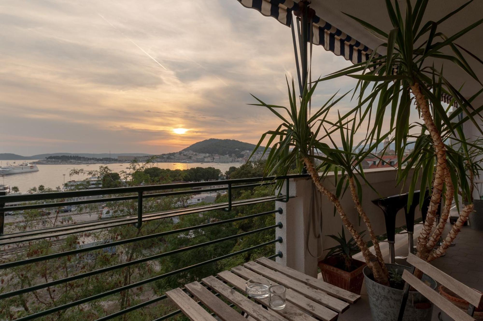 Bregos Superior - Unique Design 3-br - Unbelievable Panoramic View Of - Walking Distance From Unesco Palace And Bacvice - Free Parking - Buralux