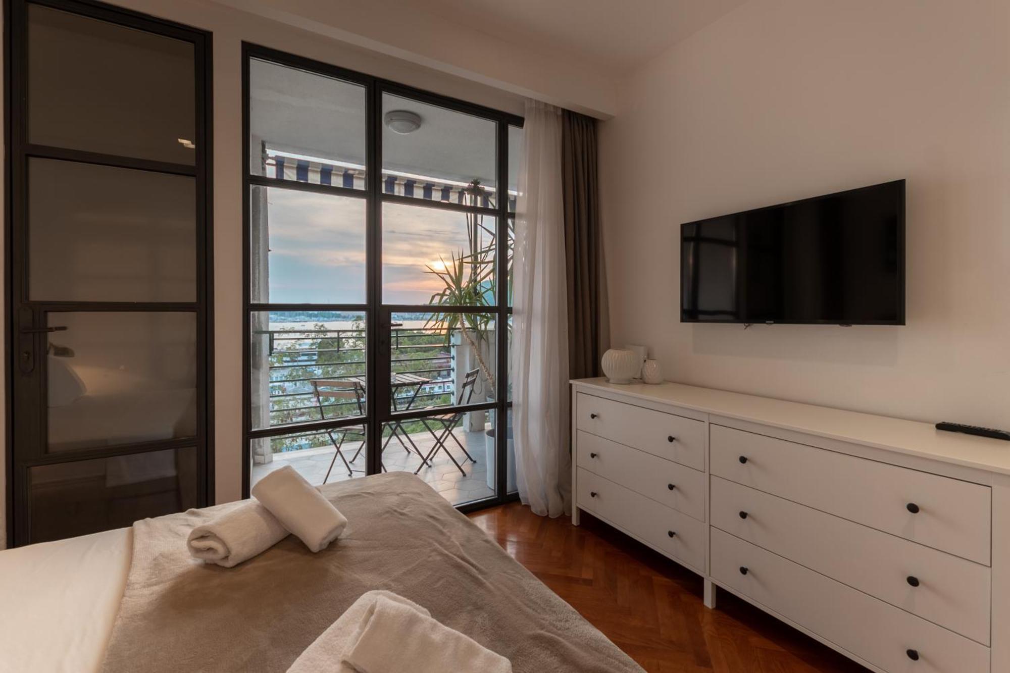 Bregos Superior - Unique Design 3-br - Unbelievable Panoramic View Of - Walking Distance From Unesco Palace And Bacvice - Free Parking - Buralux