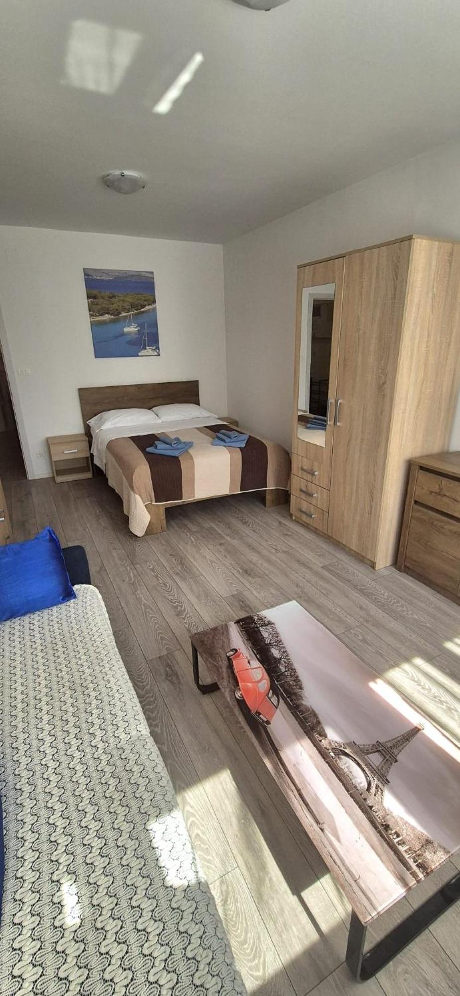 Apartment Indigo Split