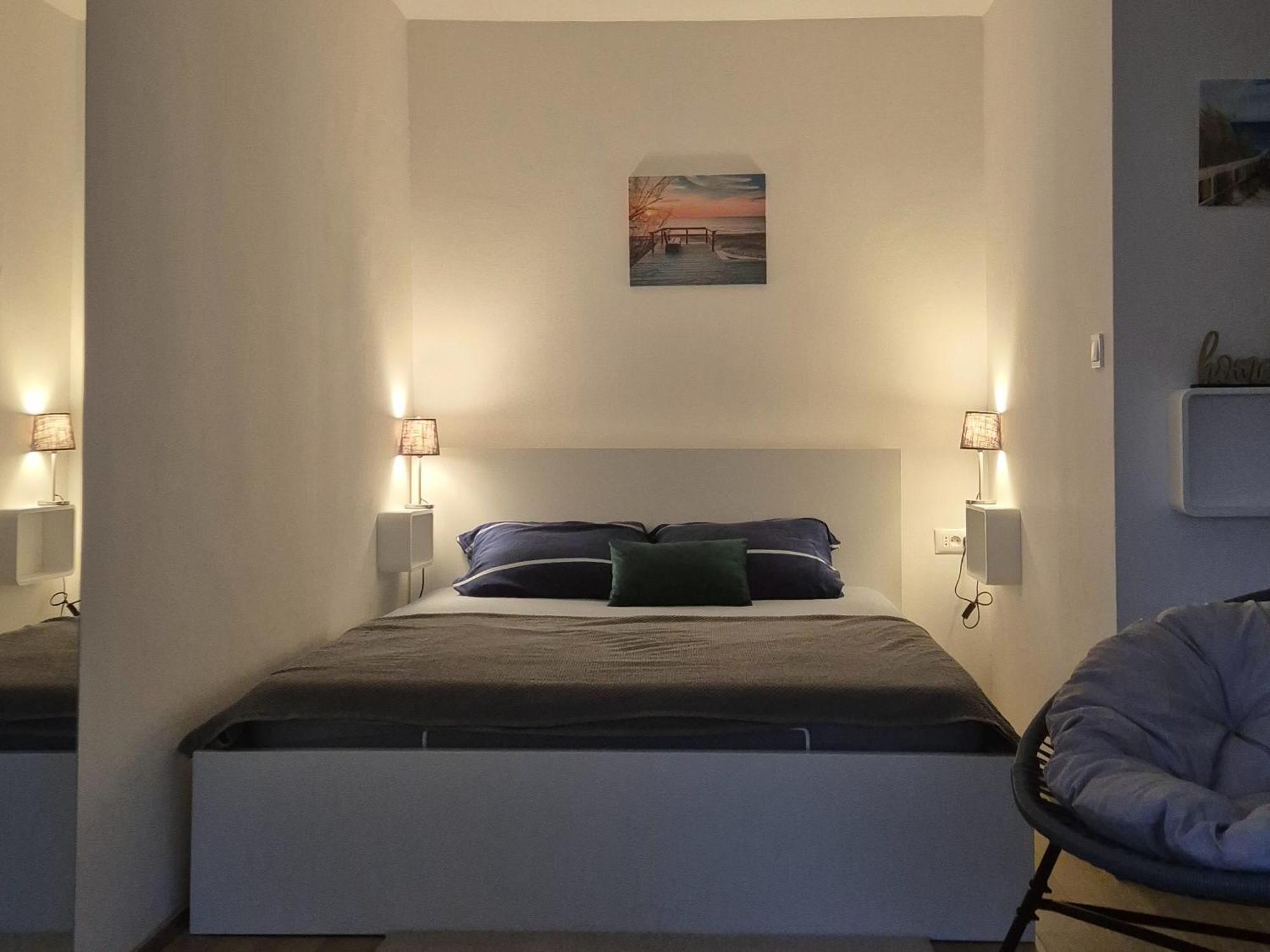 Milestone Apartment *