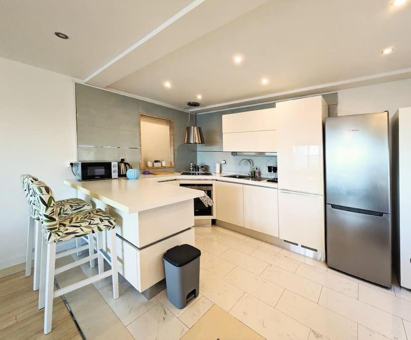 Apartment Seaside Bliss In *