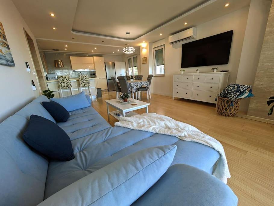 Seaside Bliss In Apartment *
