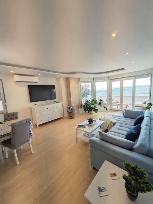 Apartment Seaside Bliss In *