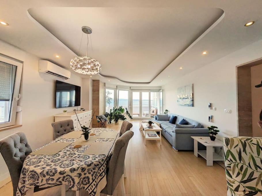 Apartment Seaside Bliss In