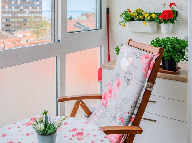 Walk St - Comfort One Bedroom With Balcony And View A2 *