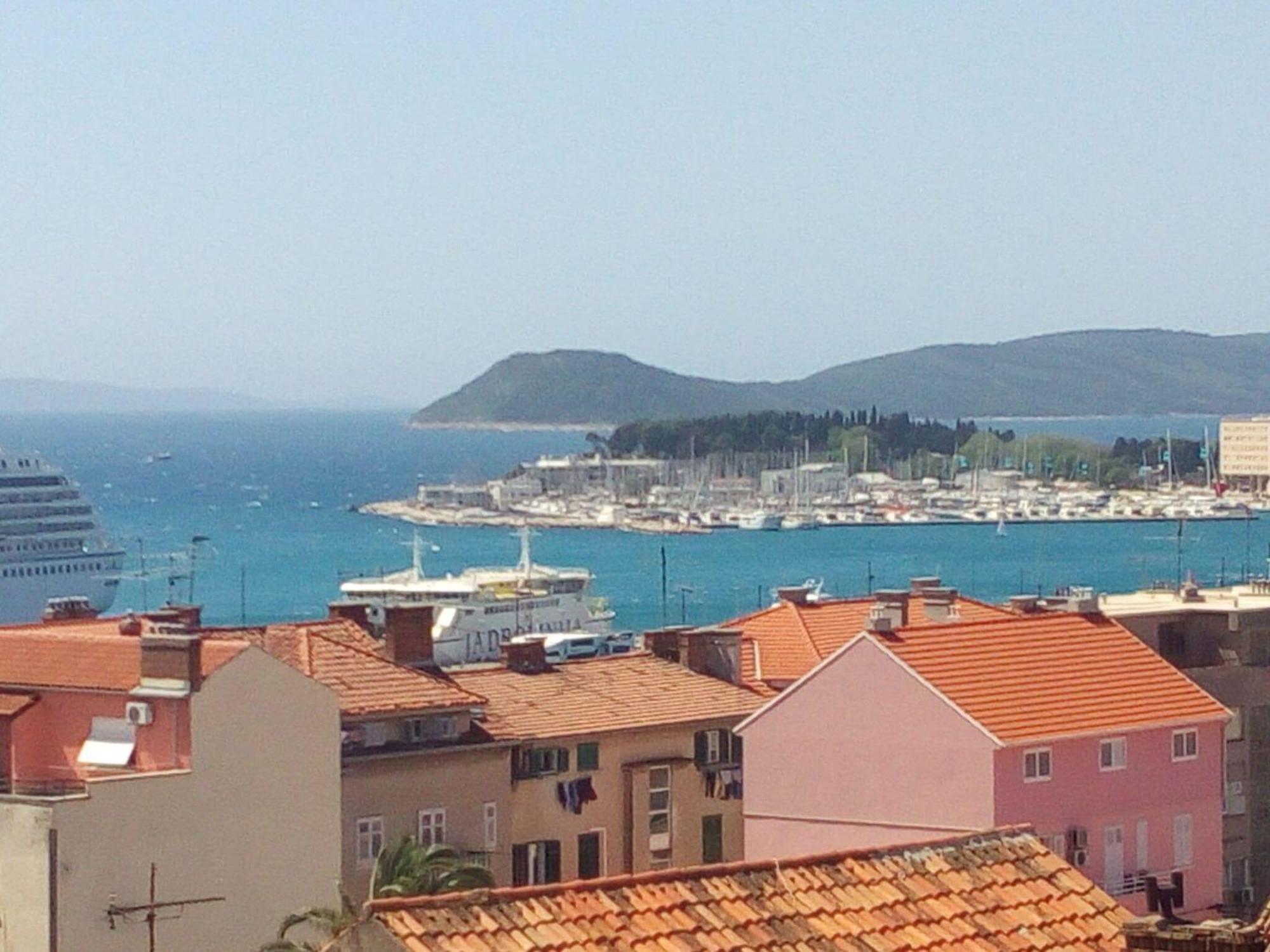 Walk St - Comfort One Bedroom With Balcony And View A2 *