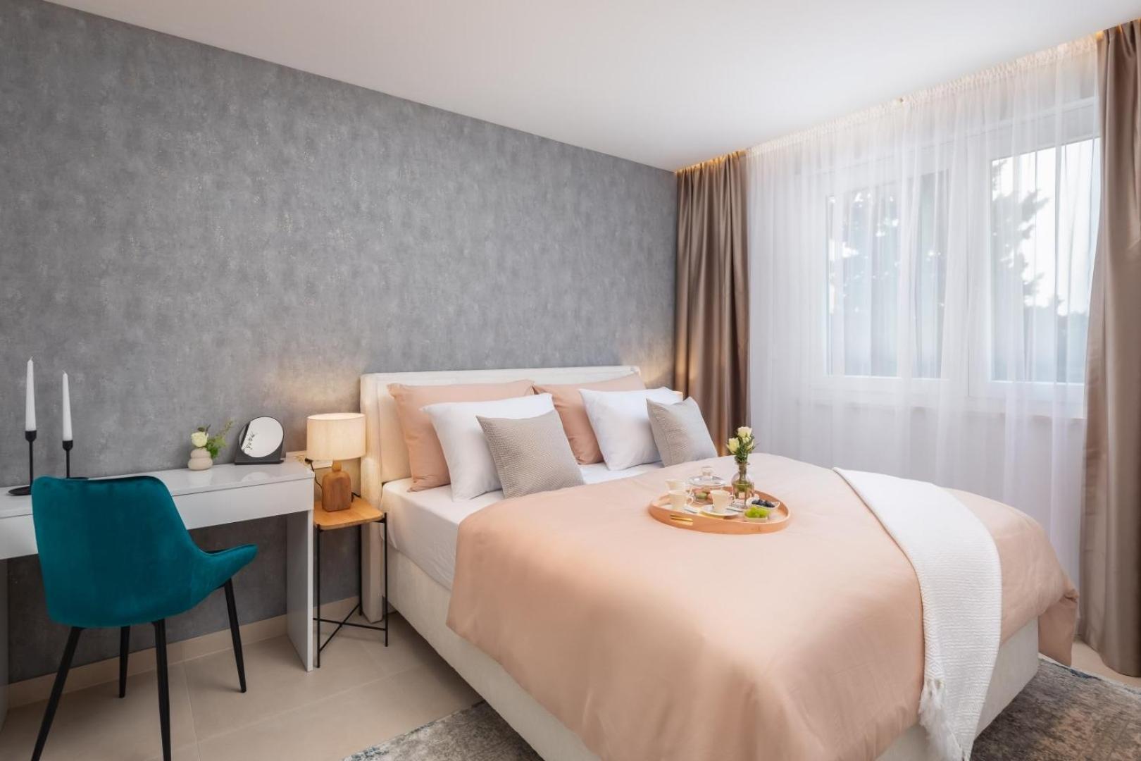 Luxury Silvery In Center With Jacuzzi, Sauna And Parking *
