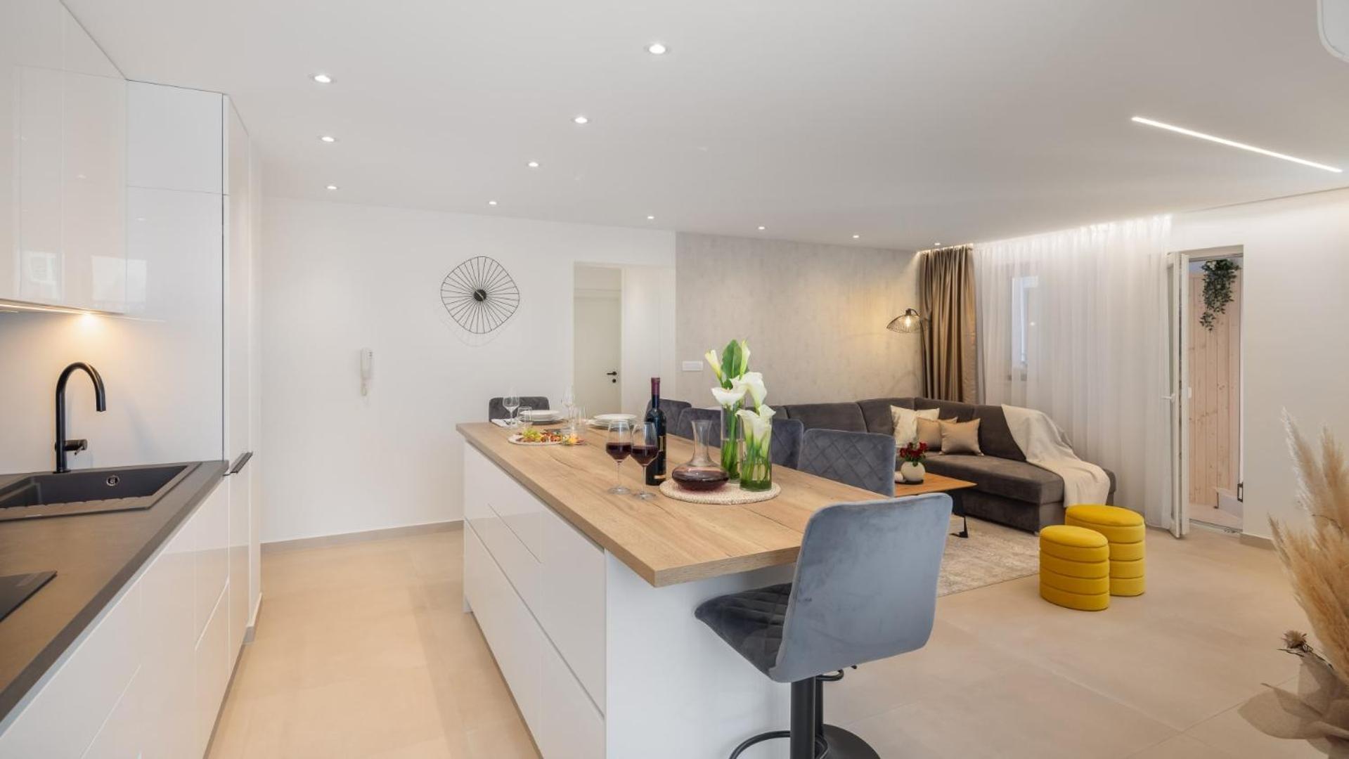 Luxury Silvery In Center With Jacuzzi, Sauna And Parking Apartamento *