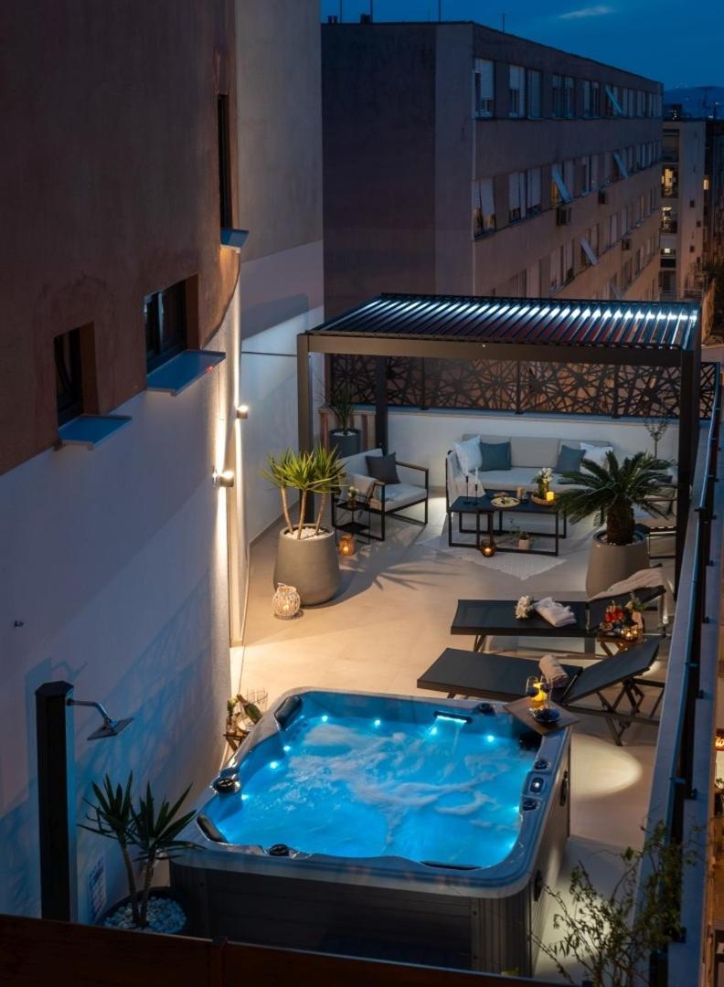 Luxury Silvery In Center With Jacuzzi, Sauna And Parking *