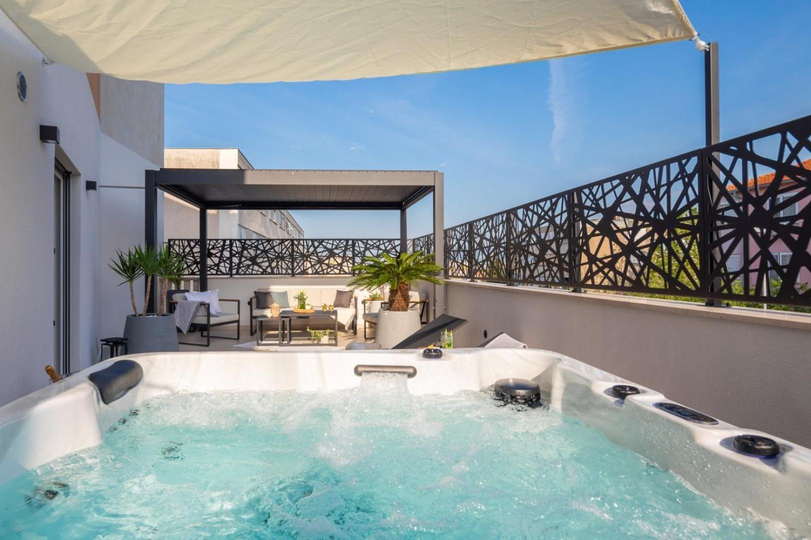 Apartamento Luxury Silvery In Center With Jacuzzi, Sauna And Parking
