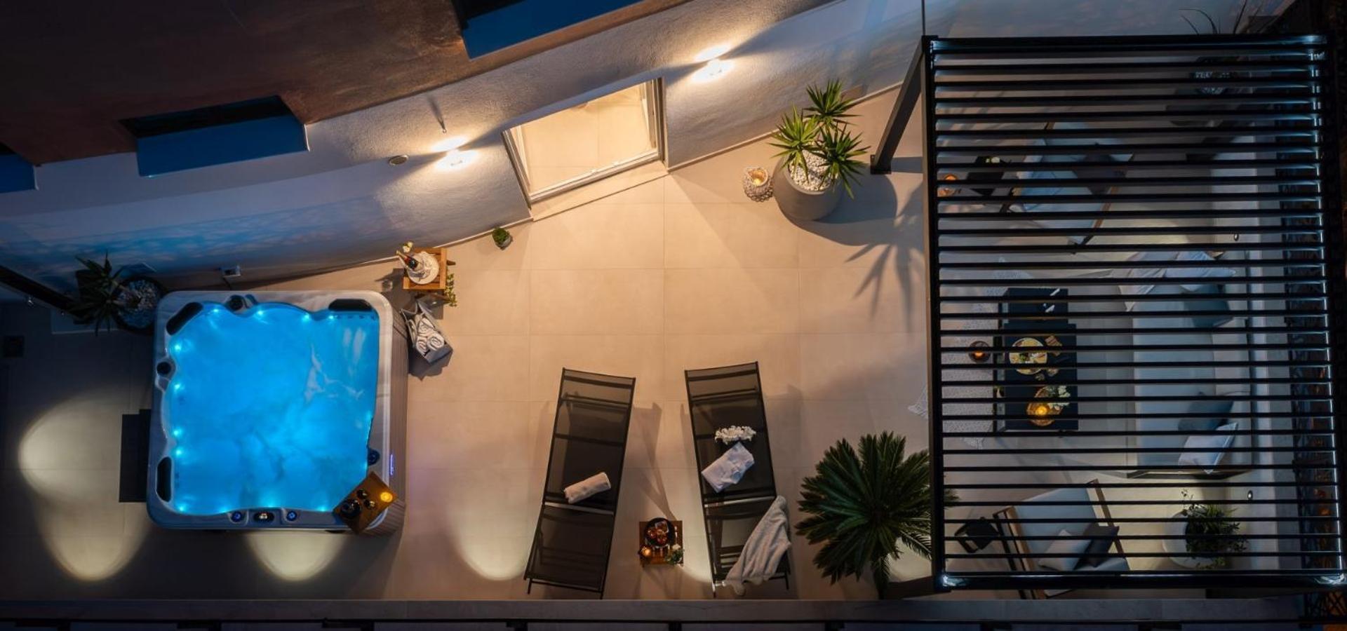 Luxury Silvery In Center With Jacuzzi, Sauna And Parking * Split