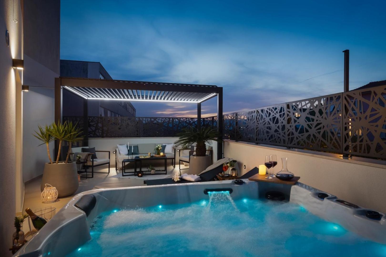 Apartamento Luxury Silvery In Center With Jacuzzi, Sauna And Parking