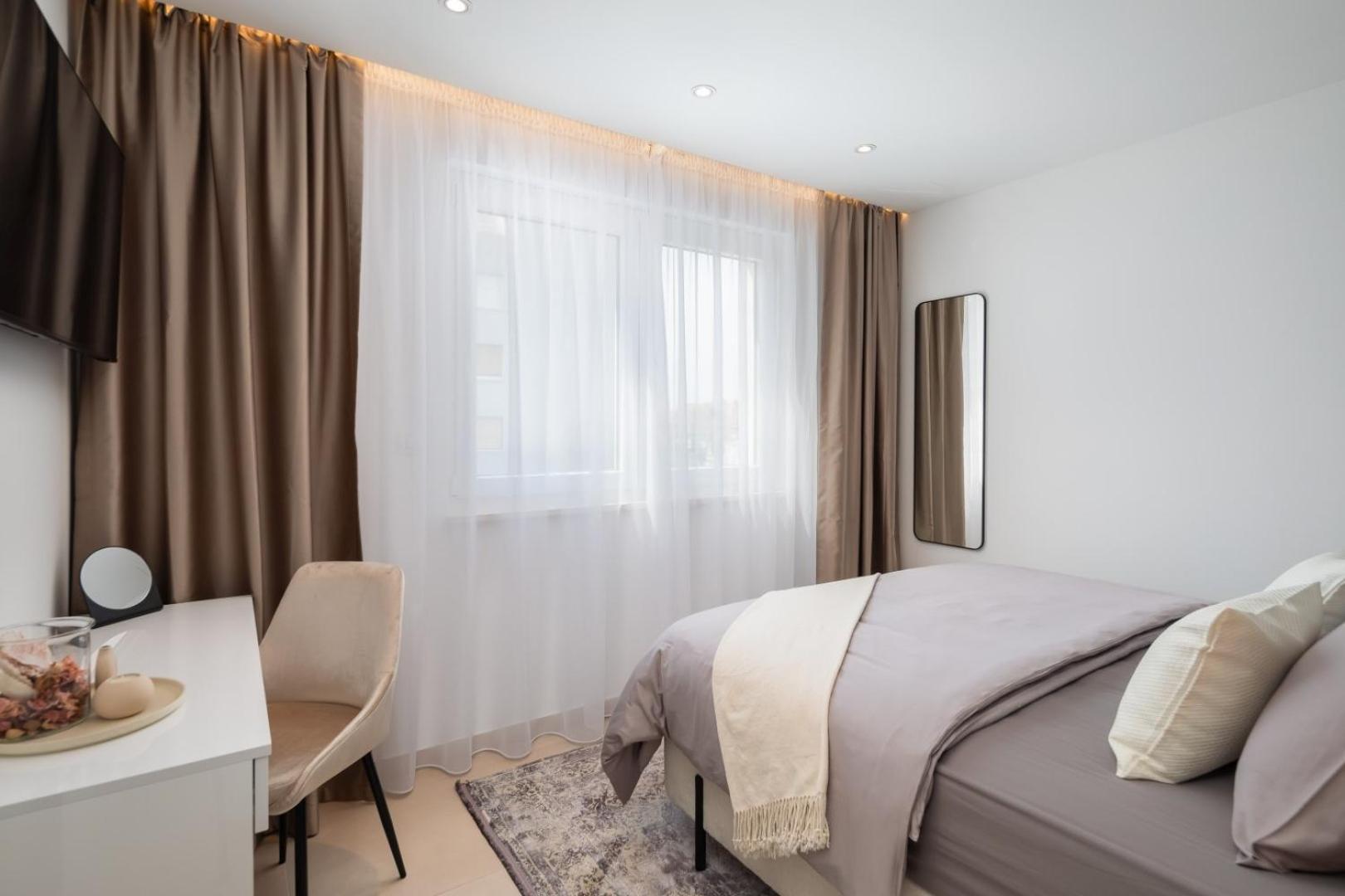Luxury Silvery In Center With Jacuzzi, Sauna And Parking Apartamento