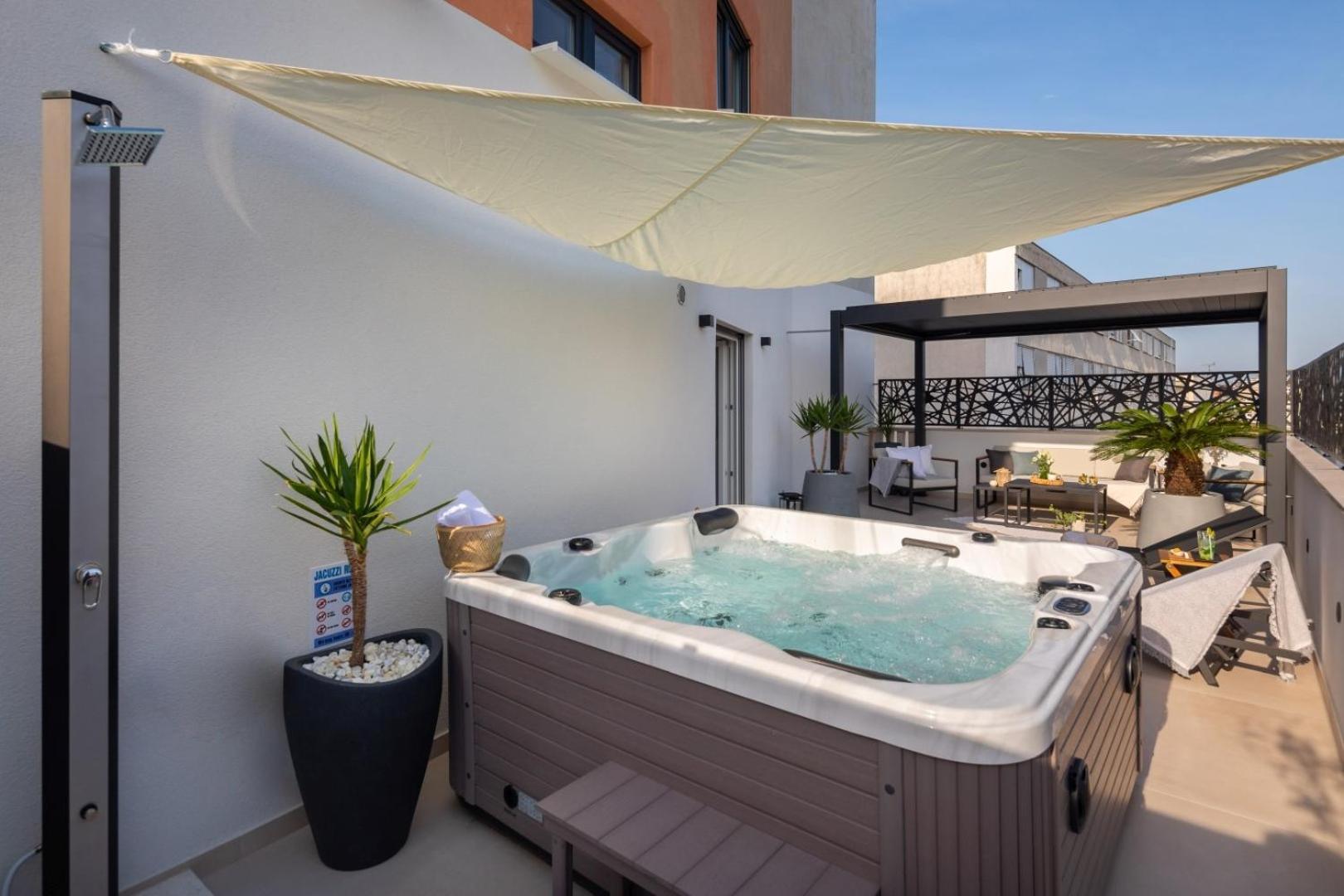 Apartamento Luxury Silvery In Center With Jacuzzi, Sauna And Parking