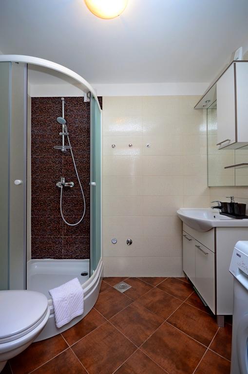 Mia Apartment Split