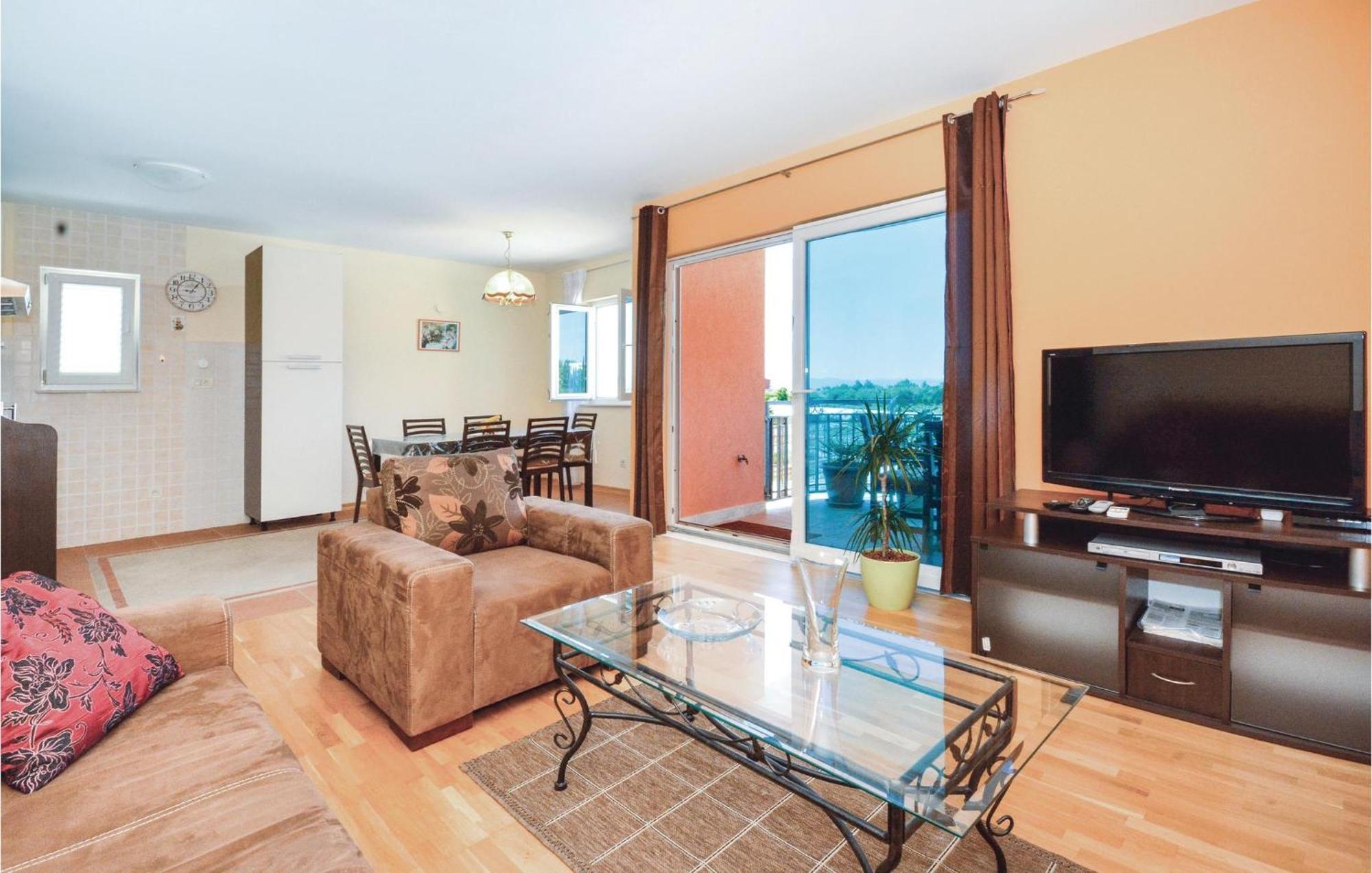 2 Bedroom Nice Apartment In Split Apartment *