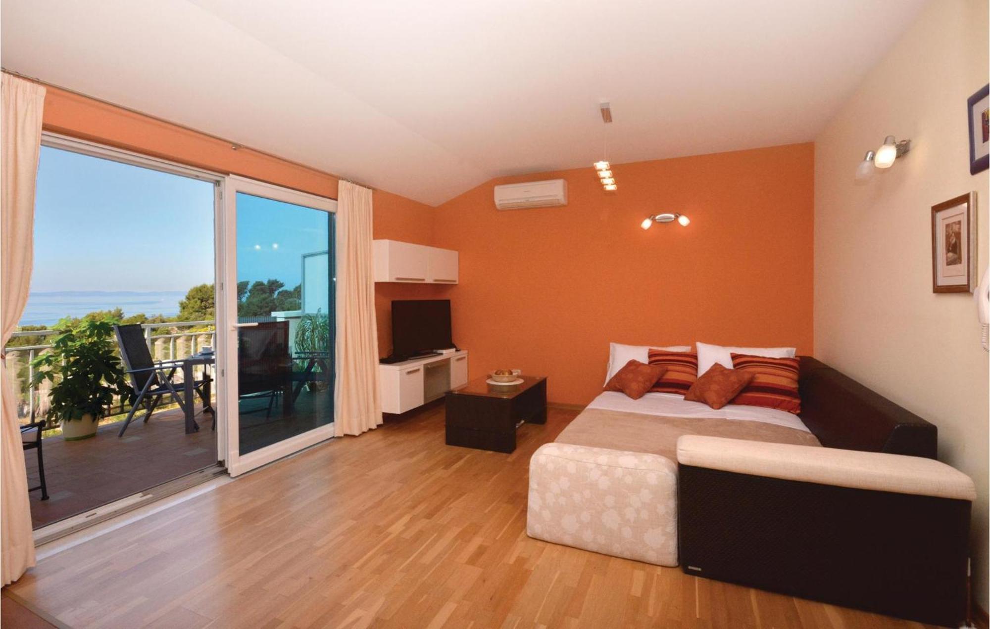 2 Bedroom Nice Apartment In Split *