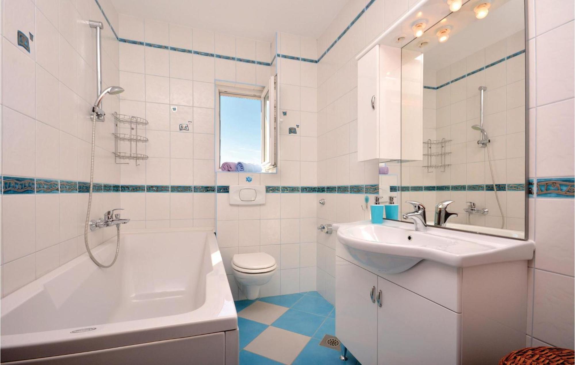 2 Bedroom Nice Apartment In Split Apartment *