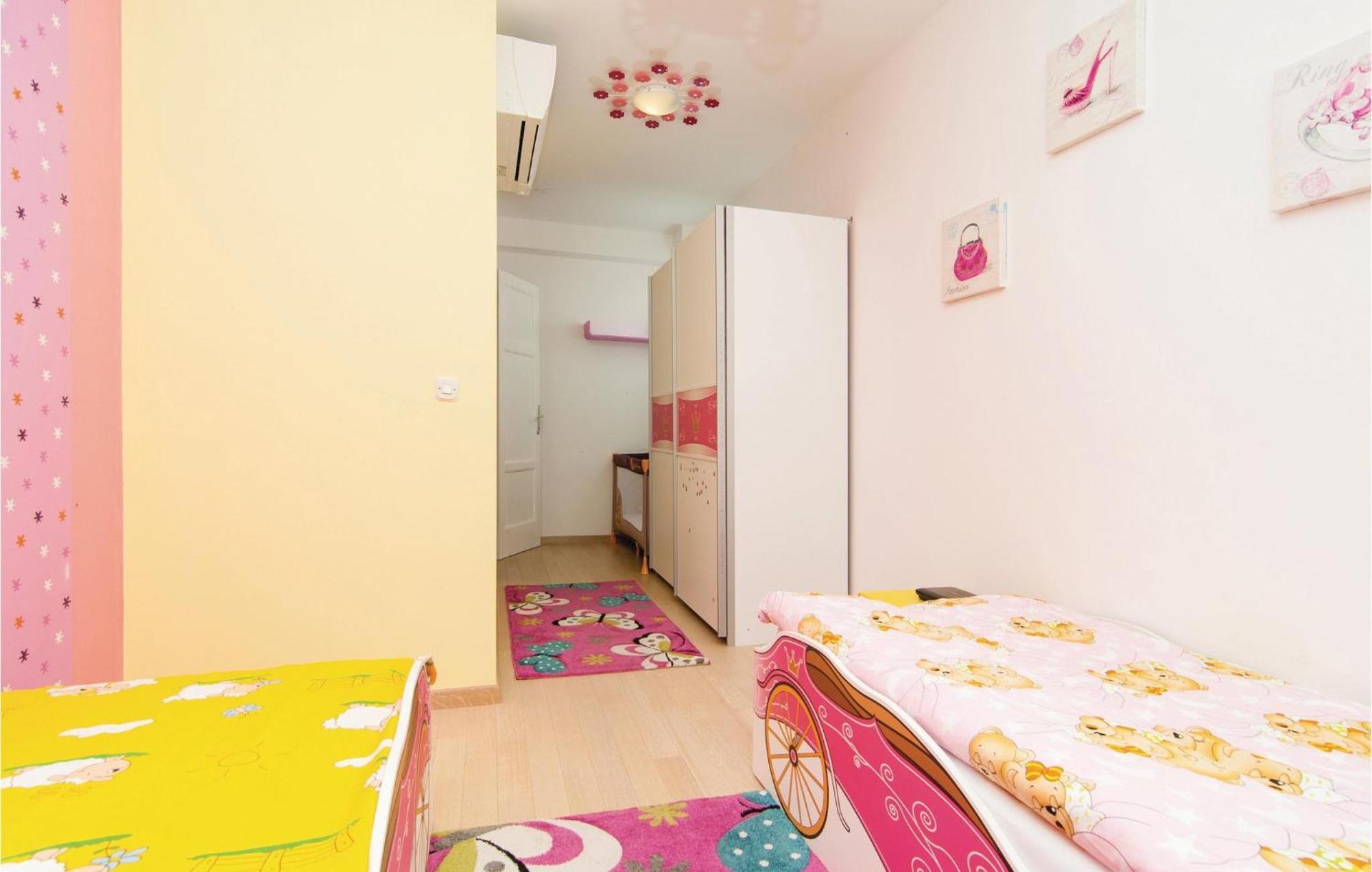 Awesome In With Kitchen Apartment *