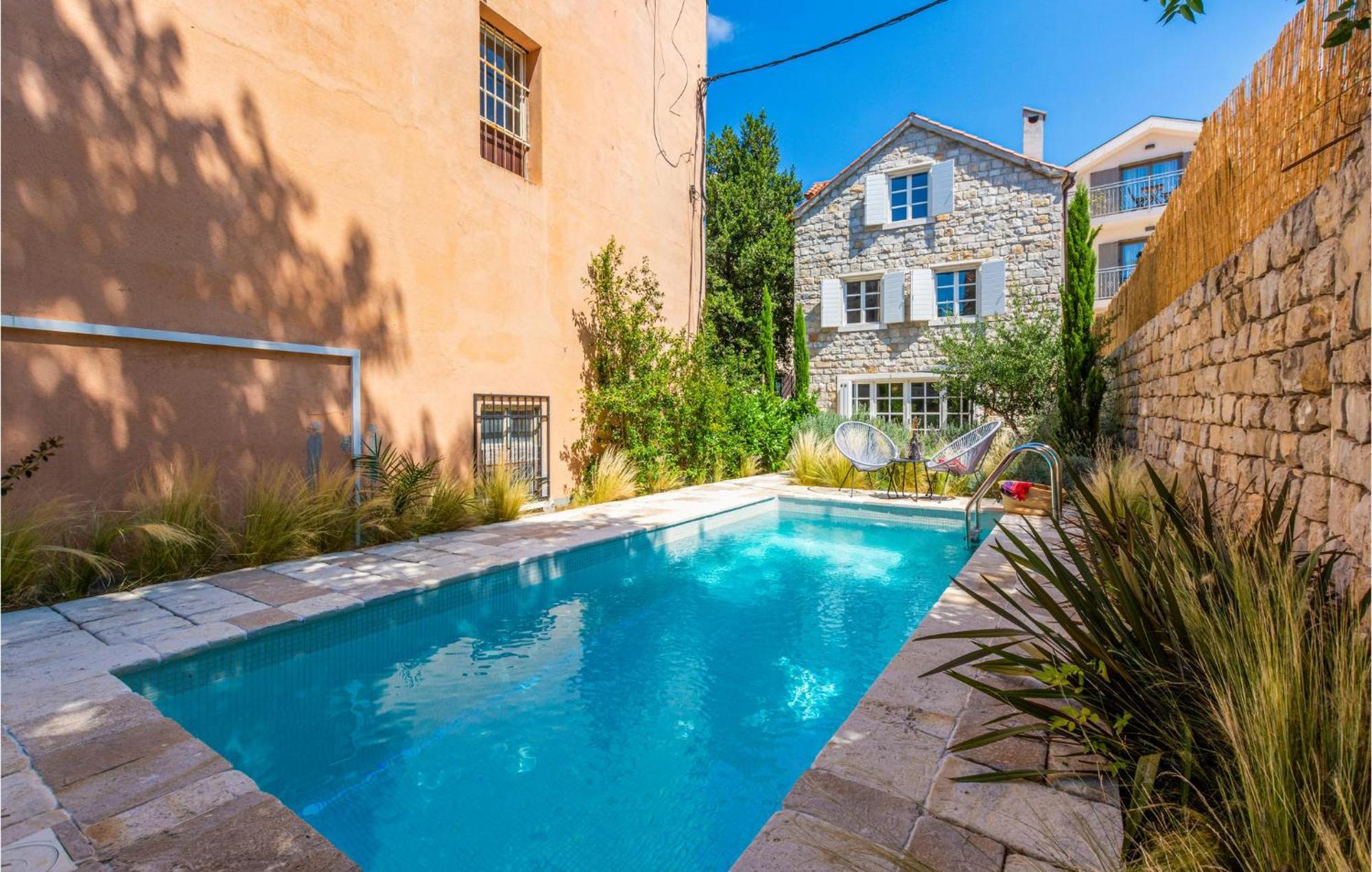 Vikendica Stunning Home In Split With Outdoor Swimming Pool *