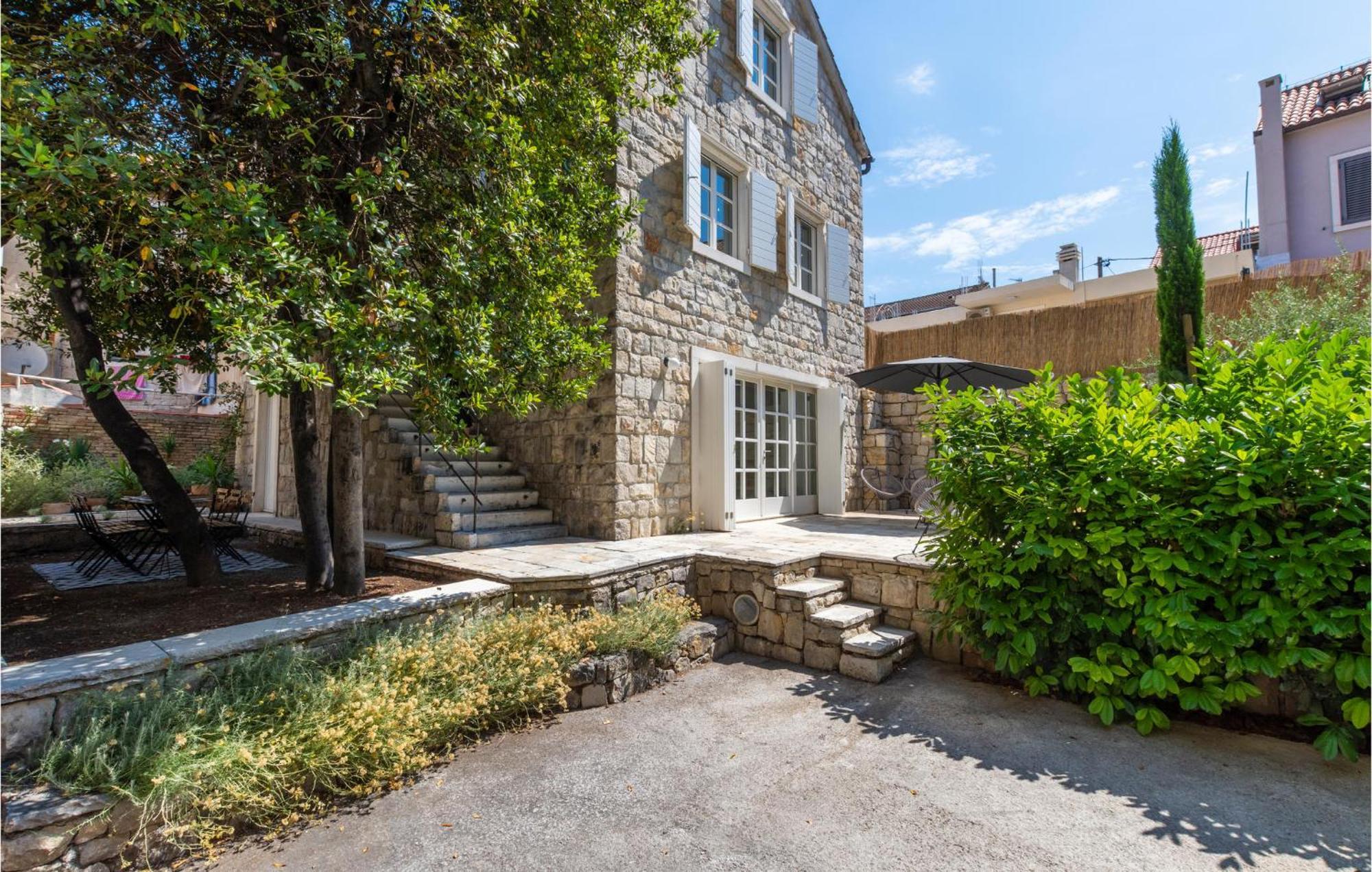 Stunning Home In Split With Outdoor Swimming Pool Vikendica Split
