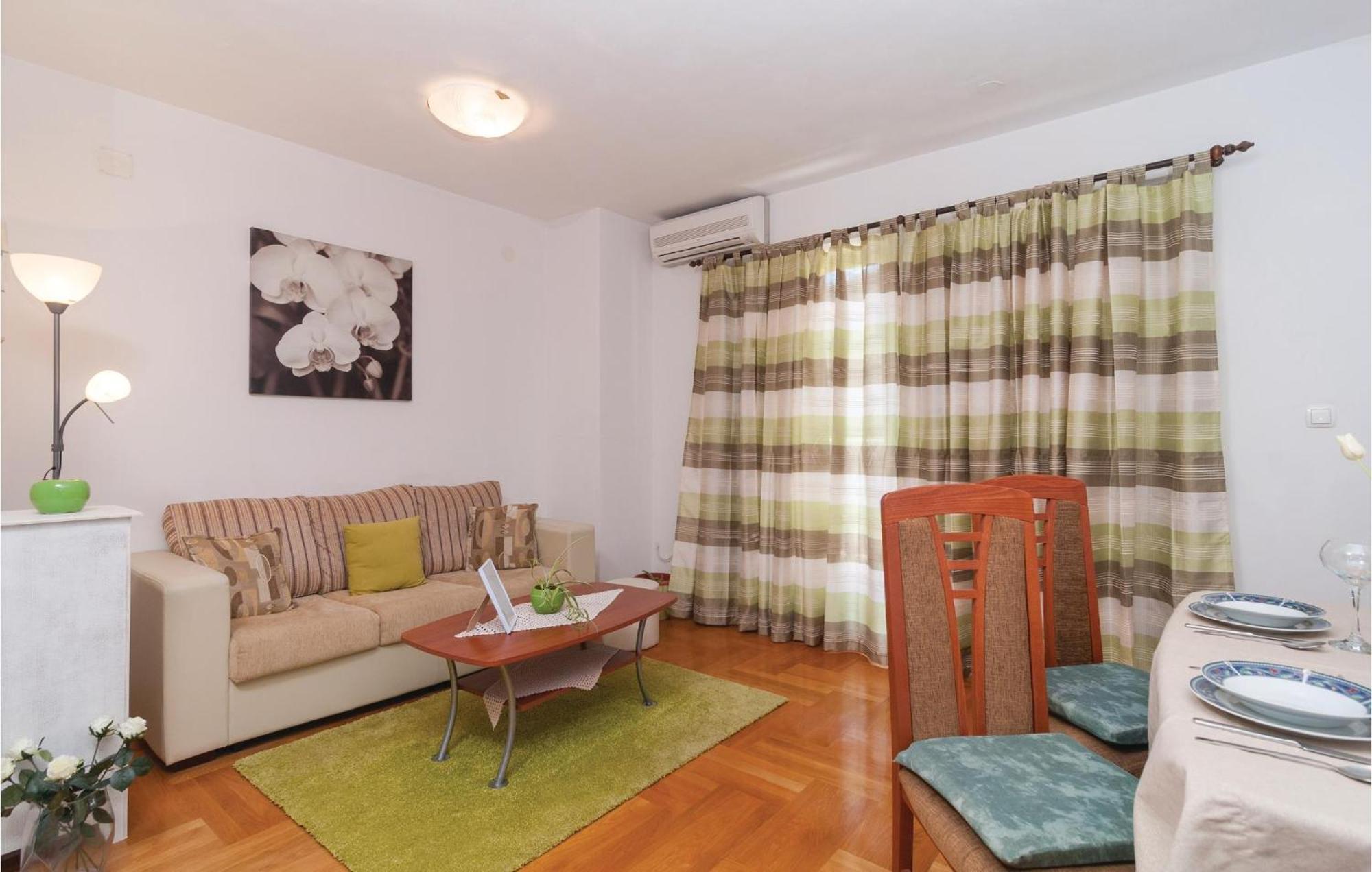 Lovely In With Wifi Apartment Split