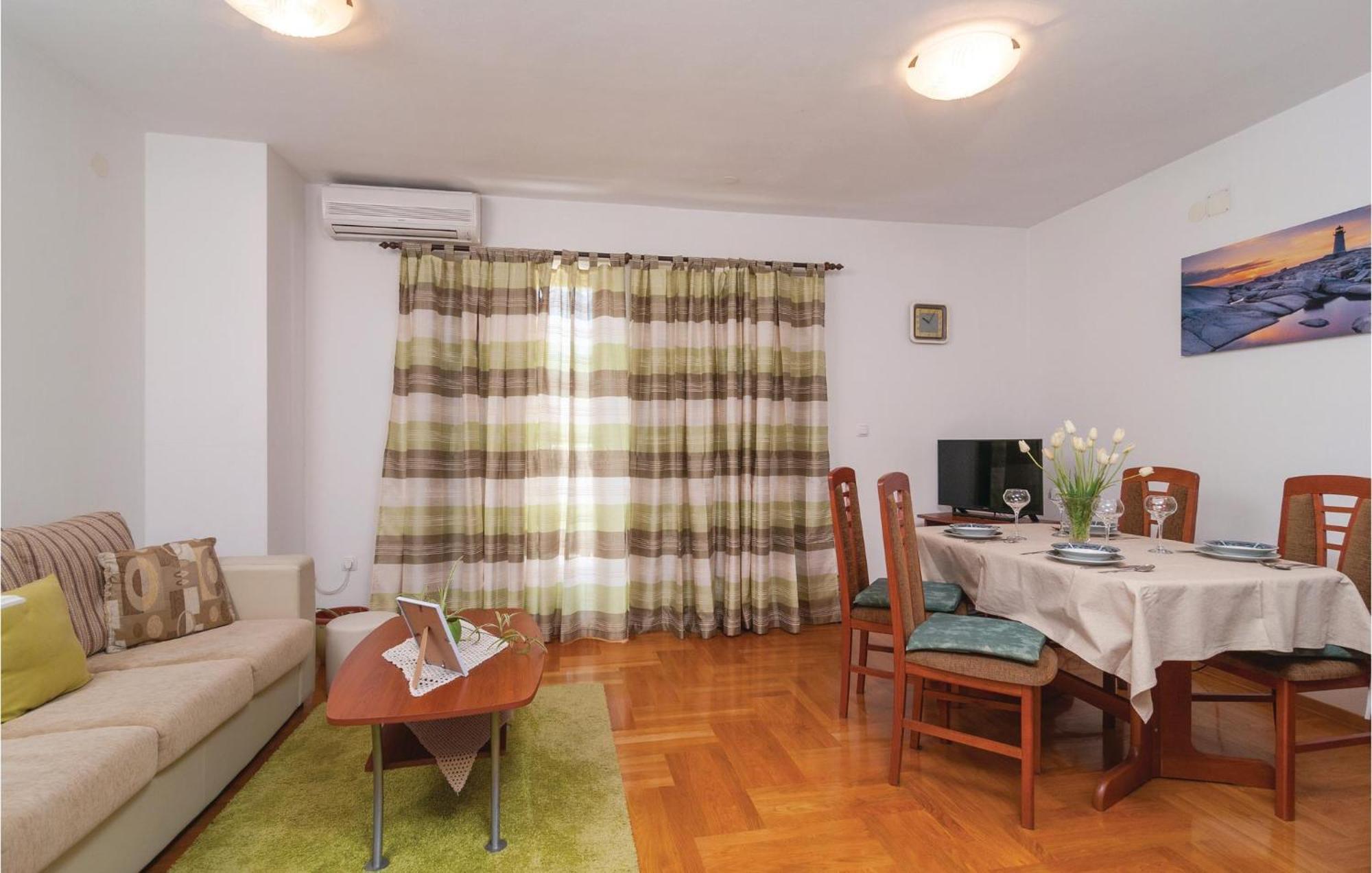 Lovely In With Wifi Apartment Split
