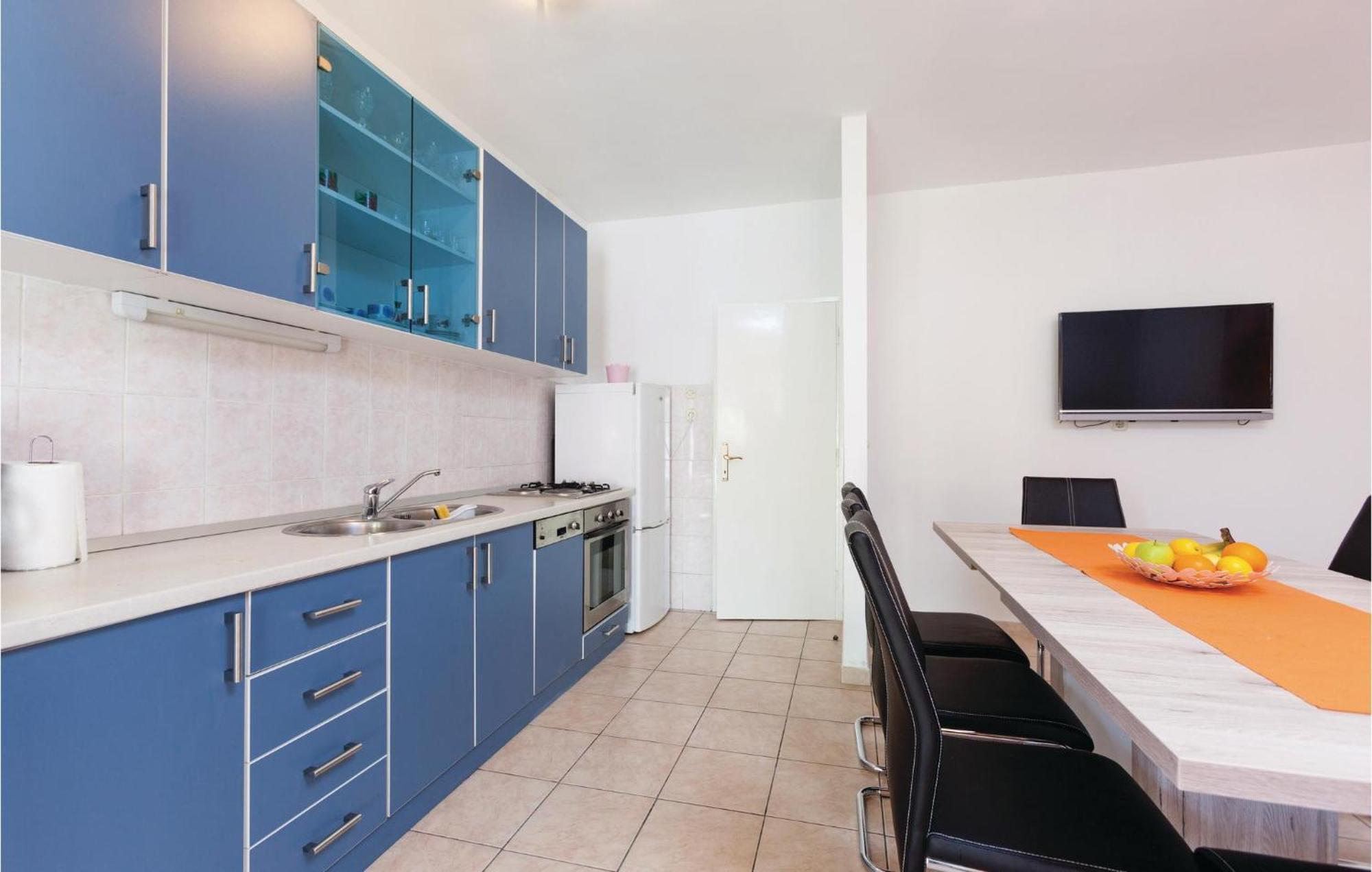 Holiday home 4 Bedroom Front In Stobrec