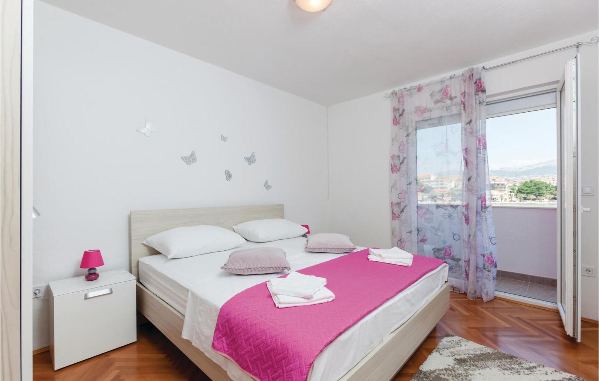 Holiday home 4 Bedroom Front In Stobrec