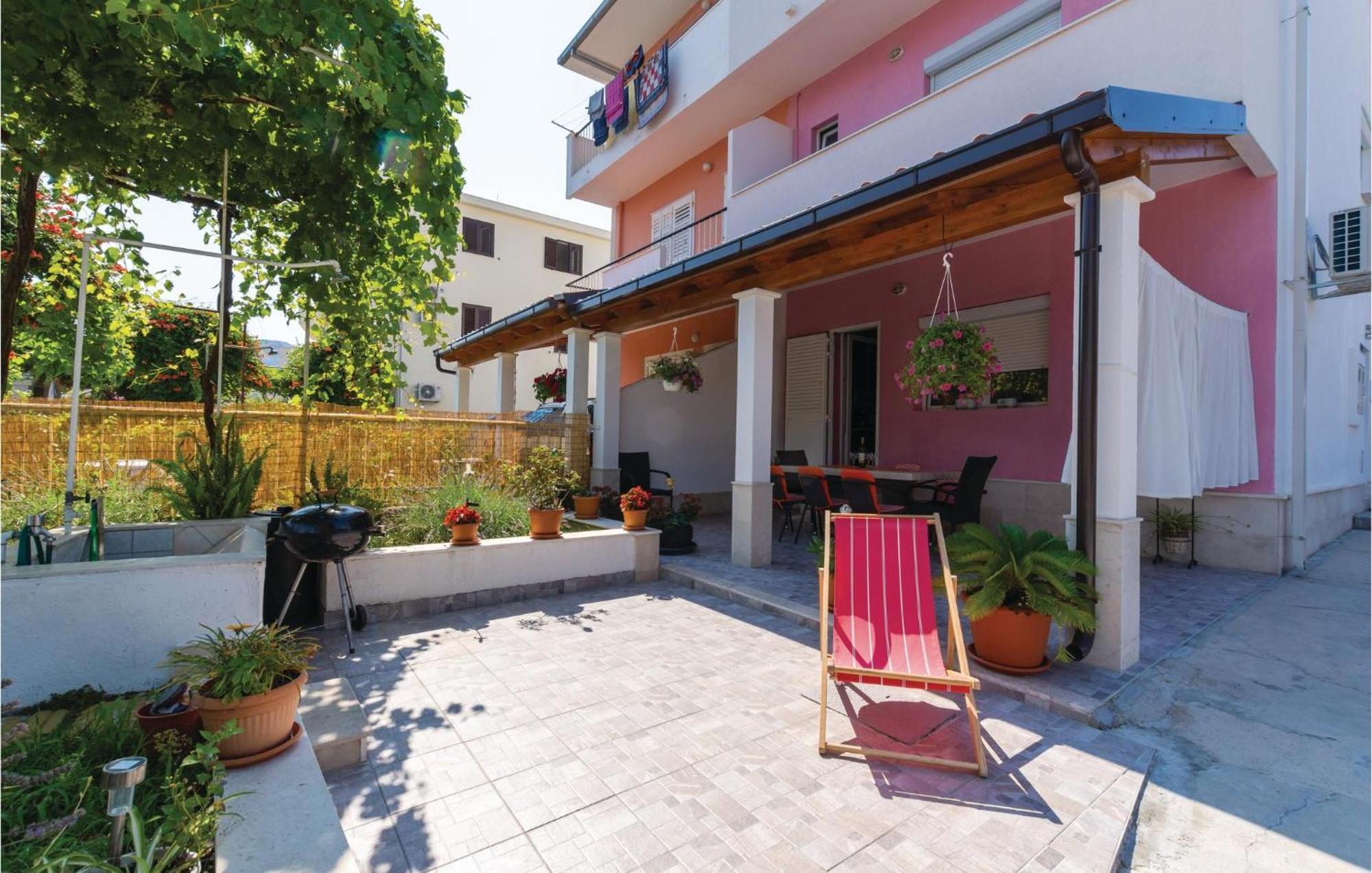4 Bedroom Front In Stobrec *