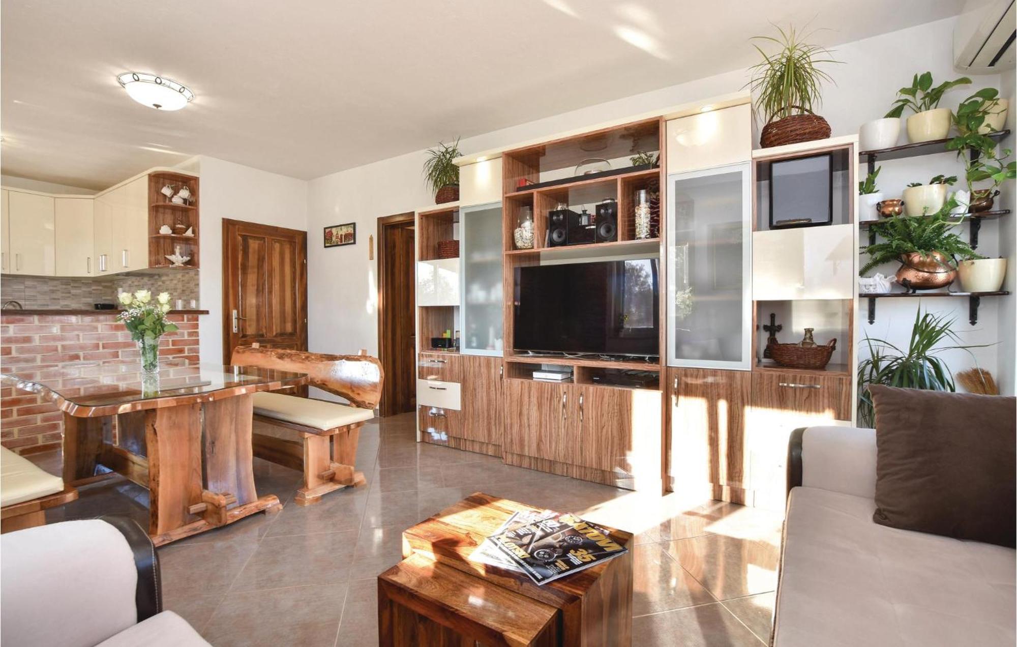 Lovely In With Jacuzzi Ferienhaus