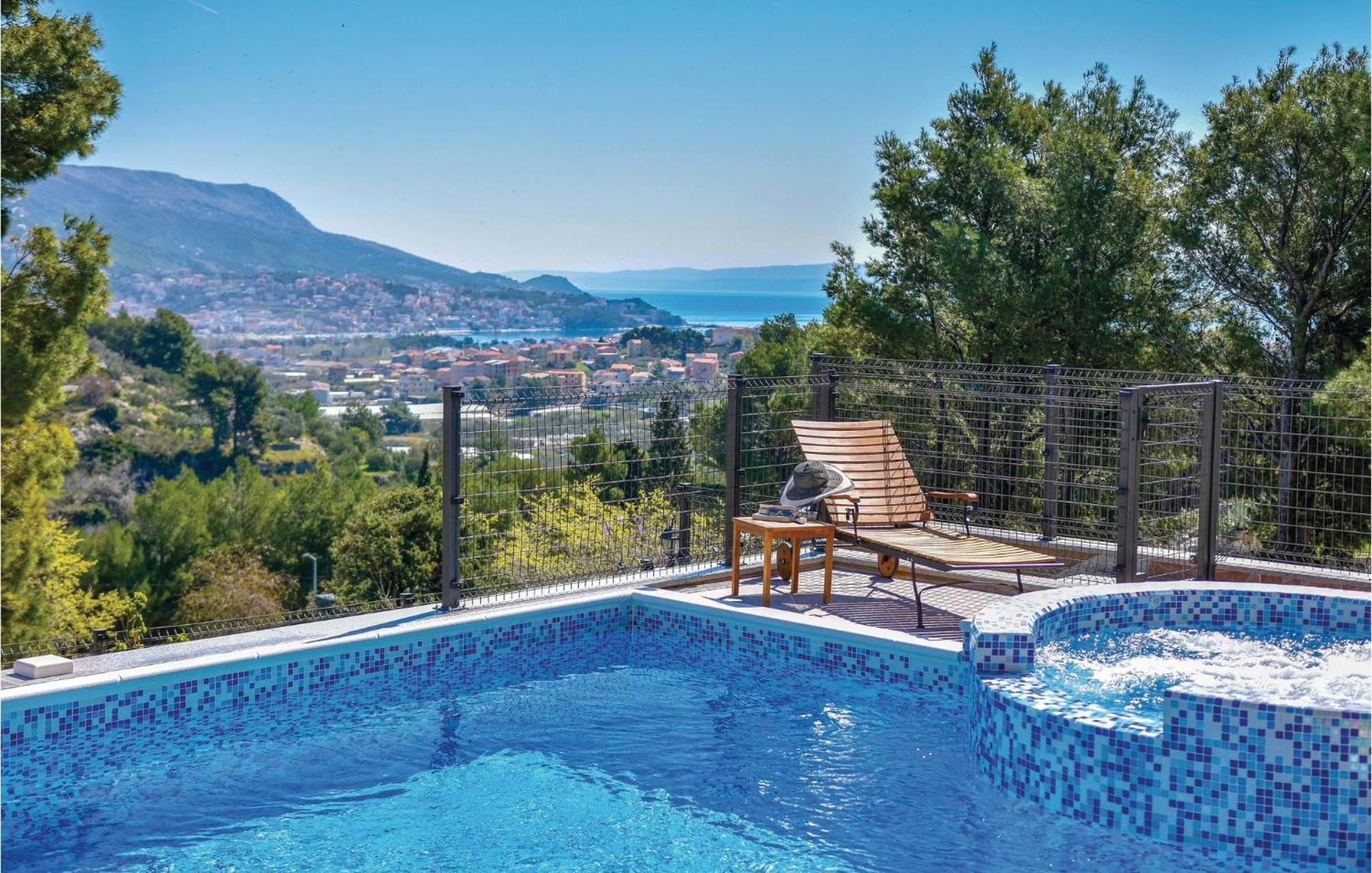 Lovely In With Jacuzzi Ferienhaus Split