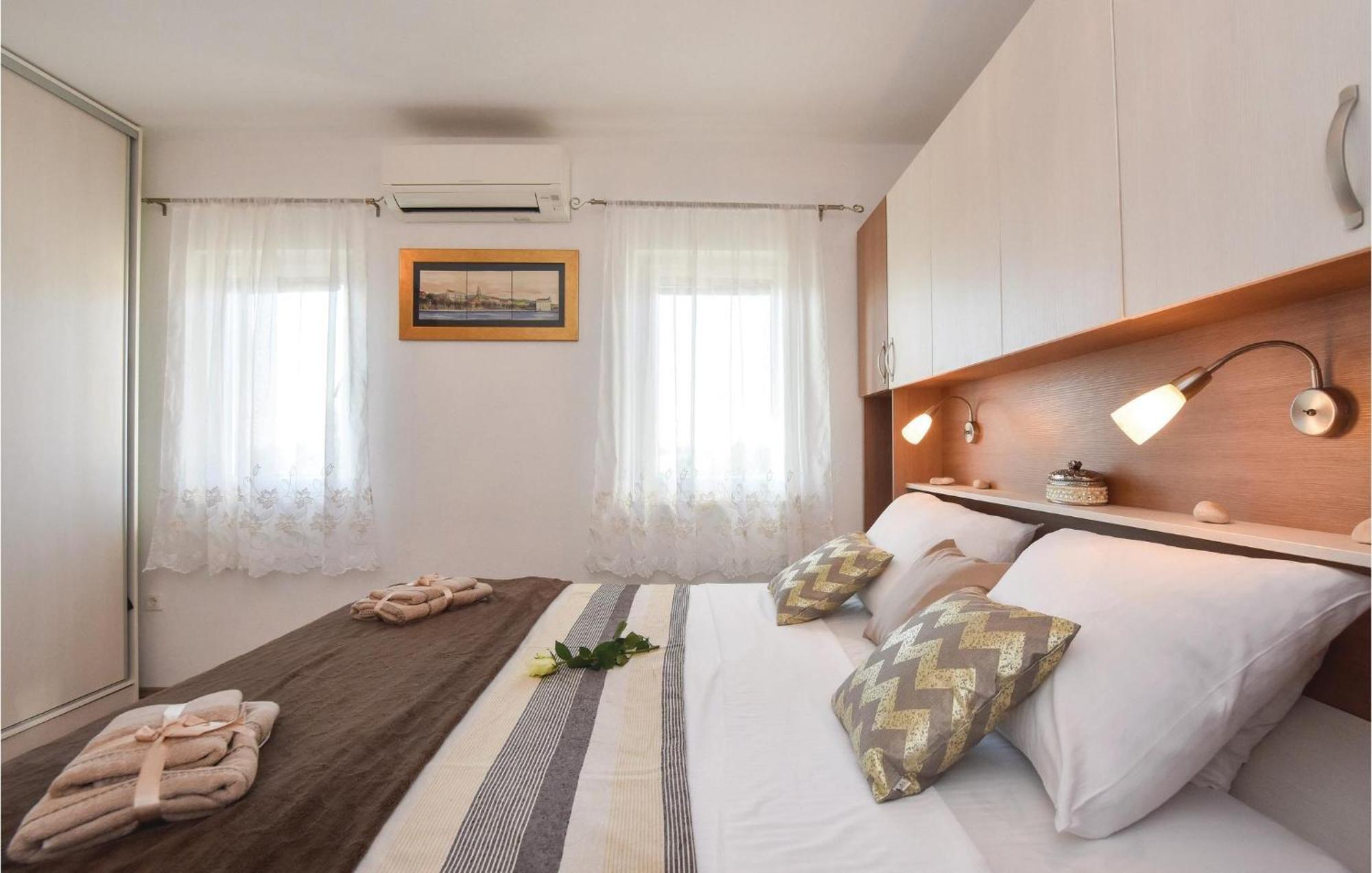 Lovely In With Jacuzzi Ferienhaus *