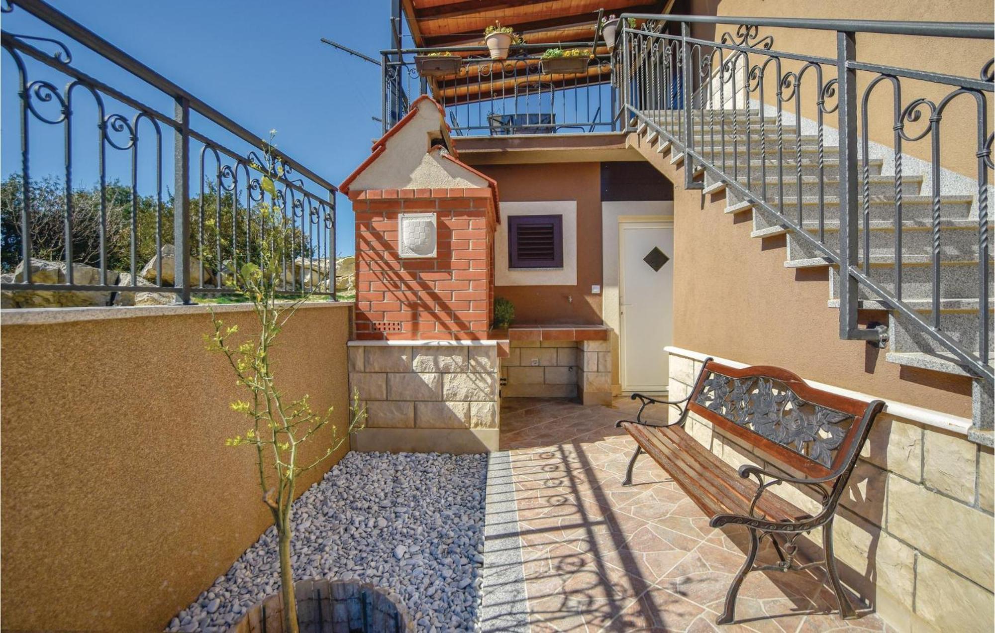 Lovely In With Jacuzzi Ferienhaus