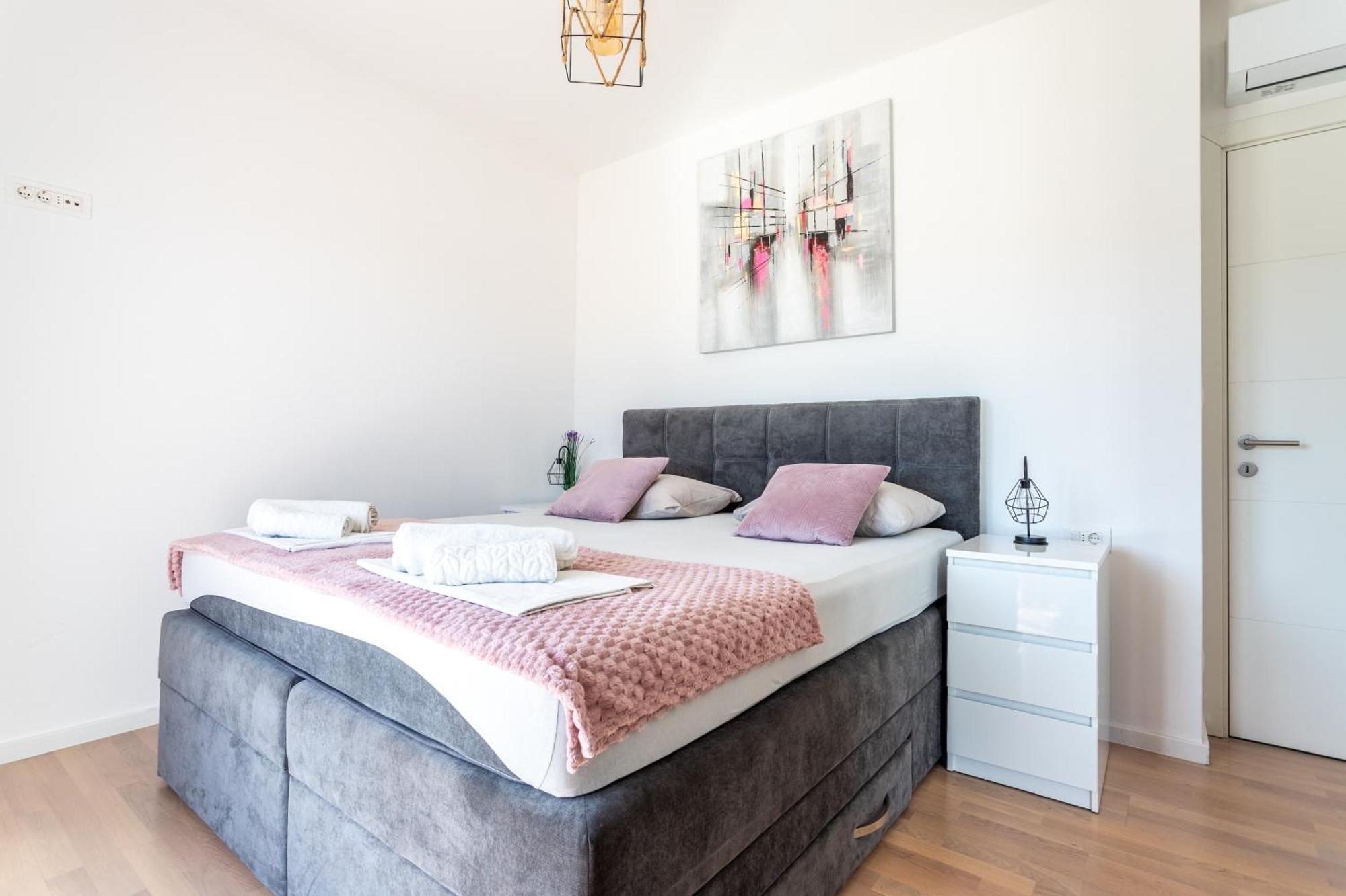 New Luxury 3-bedroom Penthouse With Huge Terrace Apartamento Split