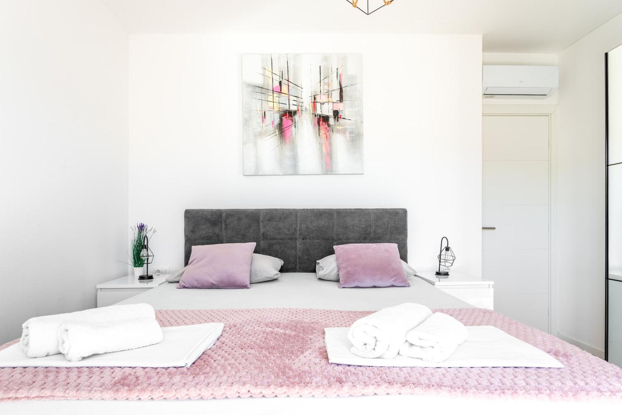 New Luxury 3-bedroom Penthouse With Huge Terrace Apartamento Split