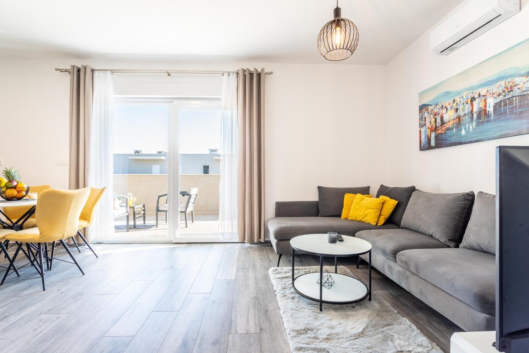 New Luxury 3-bedroom Penthouse With Huge Terrace *