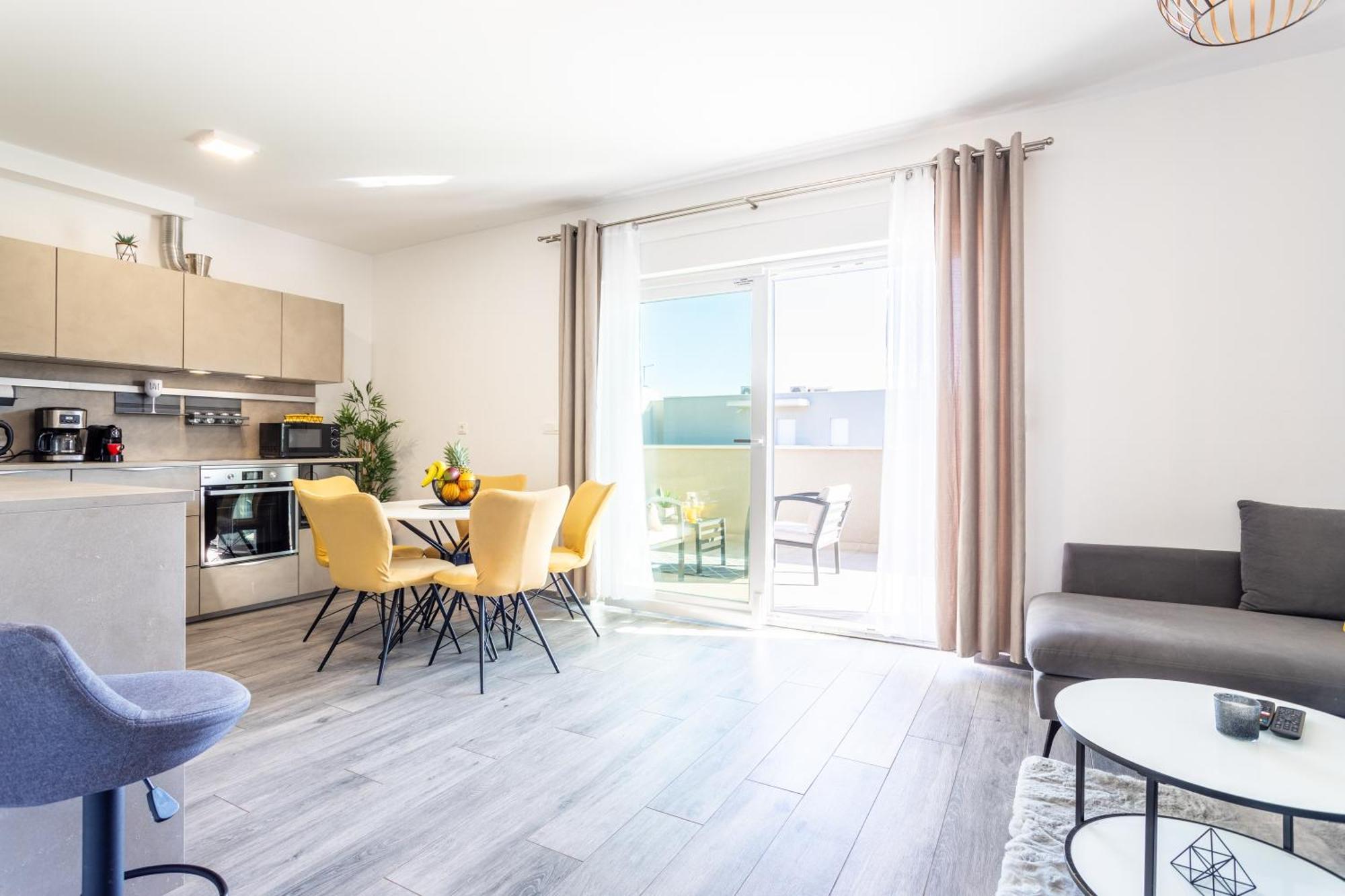 New Luxury 3-bedroom Penthouse With Huge Terrace