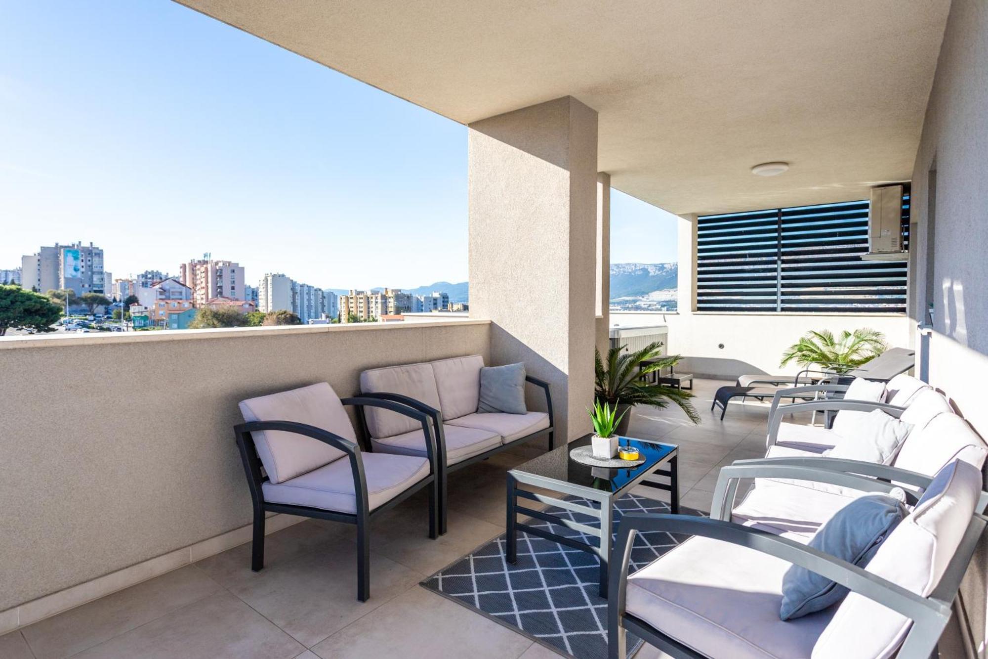Apartamento New Luxury 3-bedroom Penthouse With Huge Terrace Split