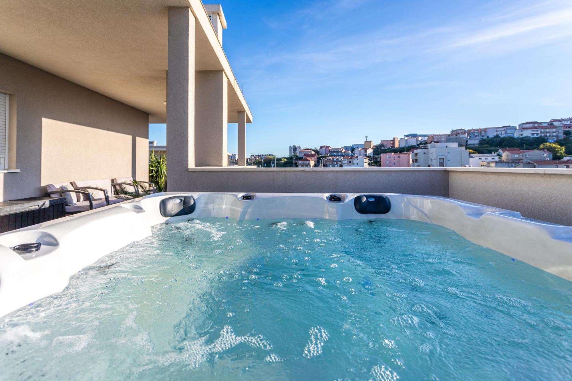 New Luxury 3-bedroom Penthouse With Huge Terrace *