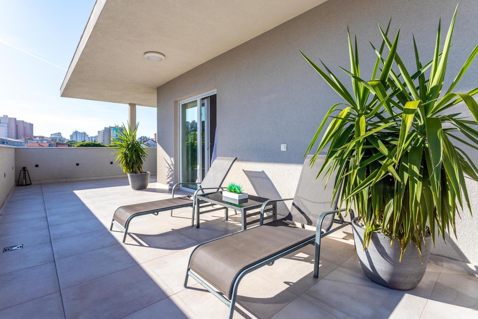 New Luxury 3-bedroom Penthouse With Huge Terrace Apartamento