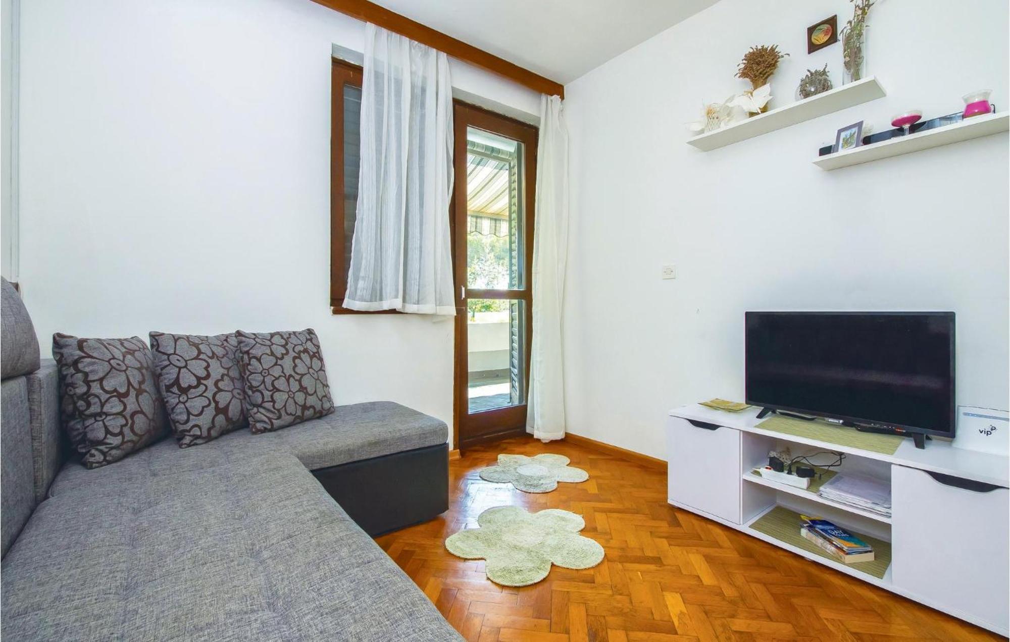 Beautiful In With Kitchen Apartment *