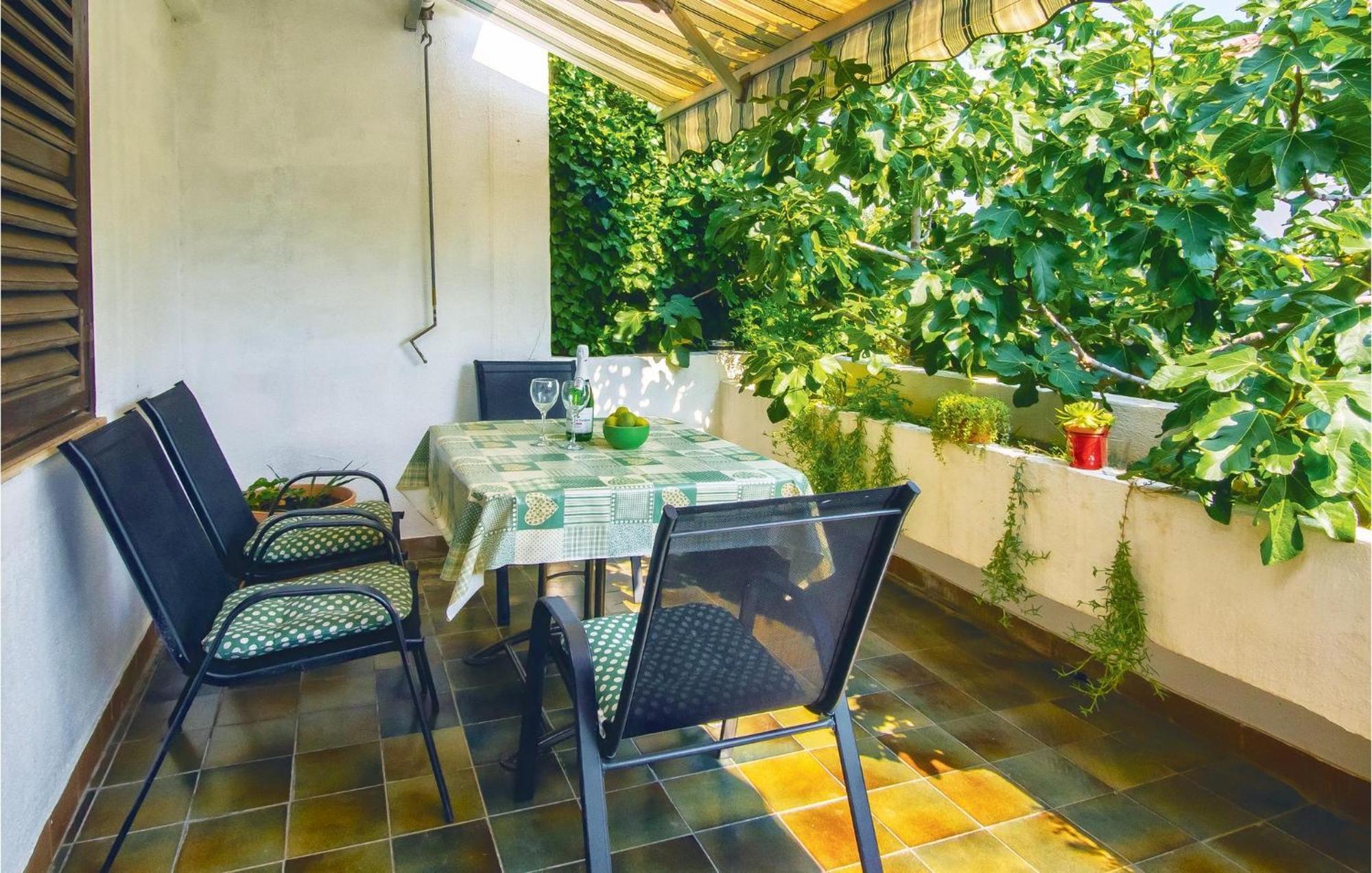 Beautiful In With Kitchen Apartment Split