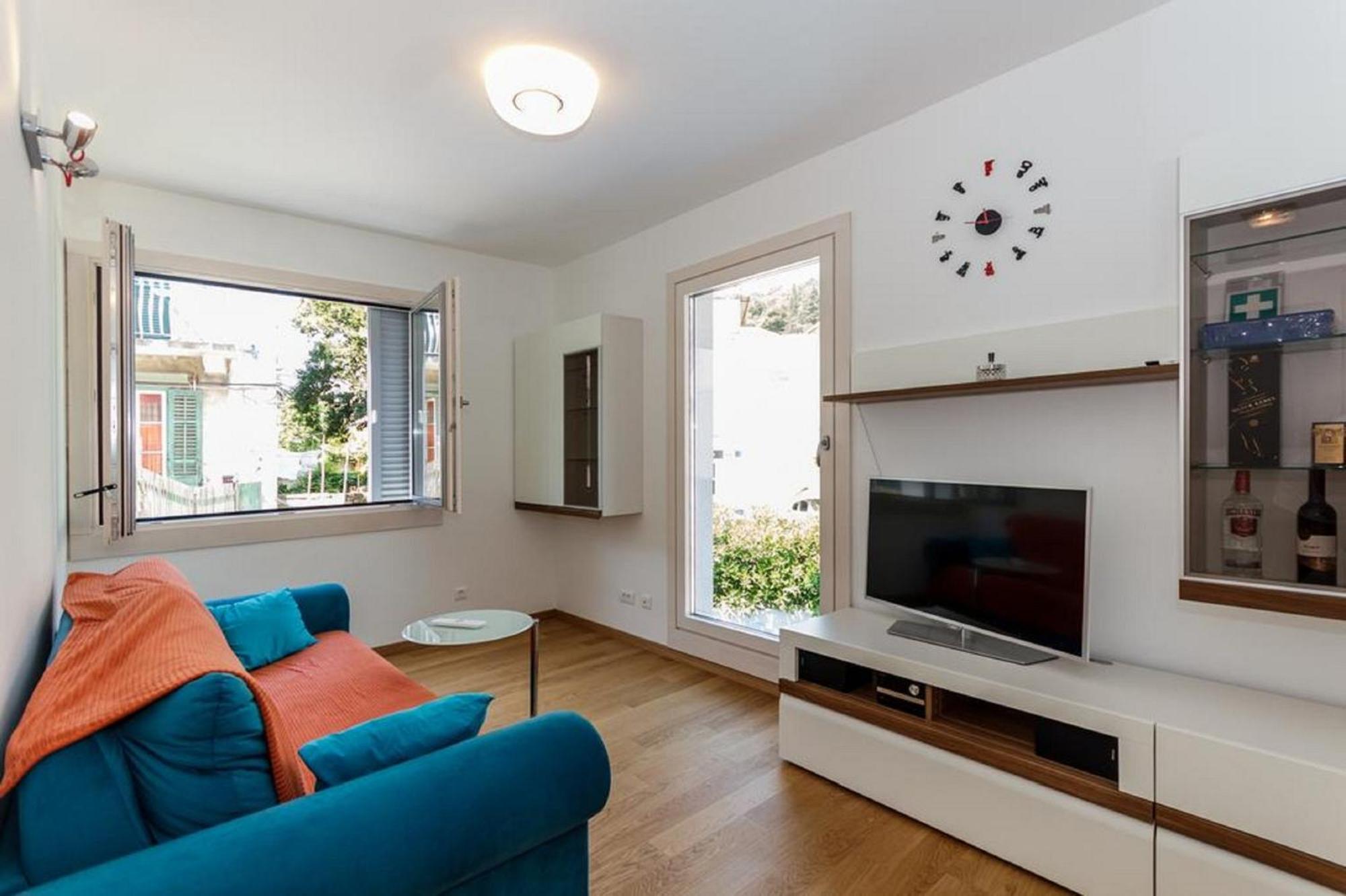 West Coast Apartment