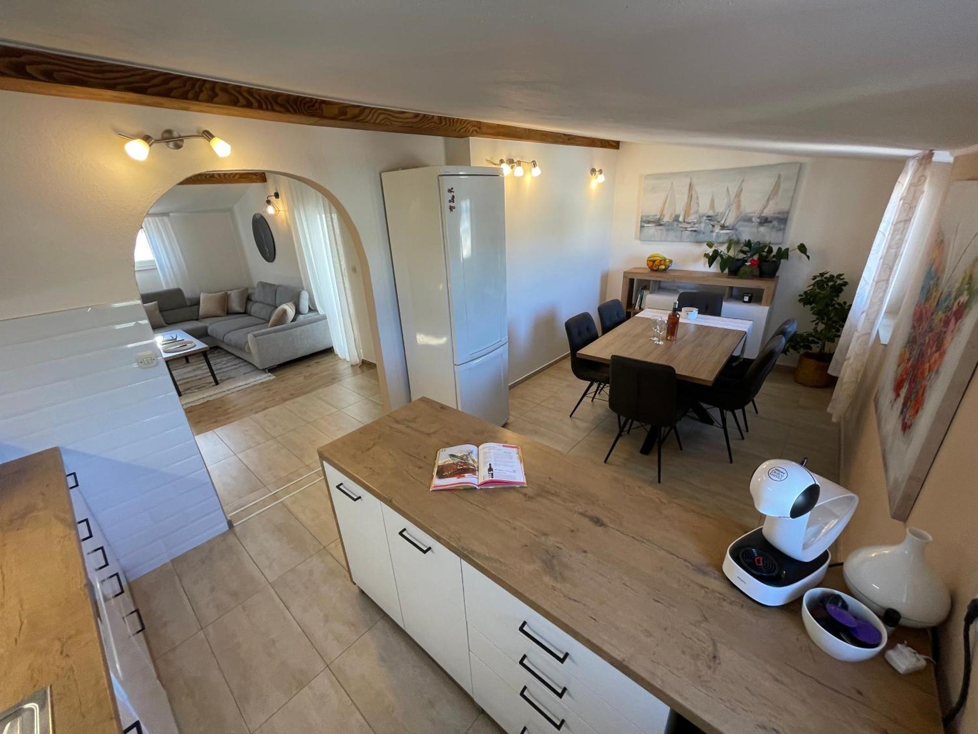 Sunset Apartment Split