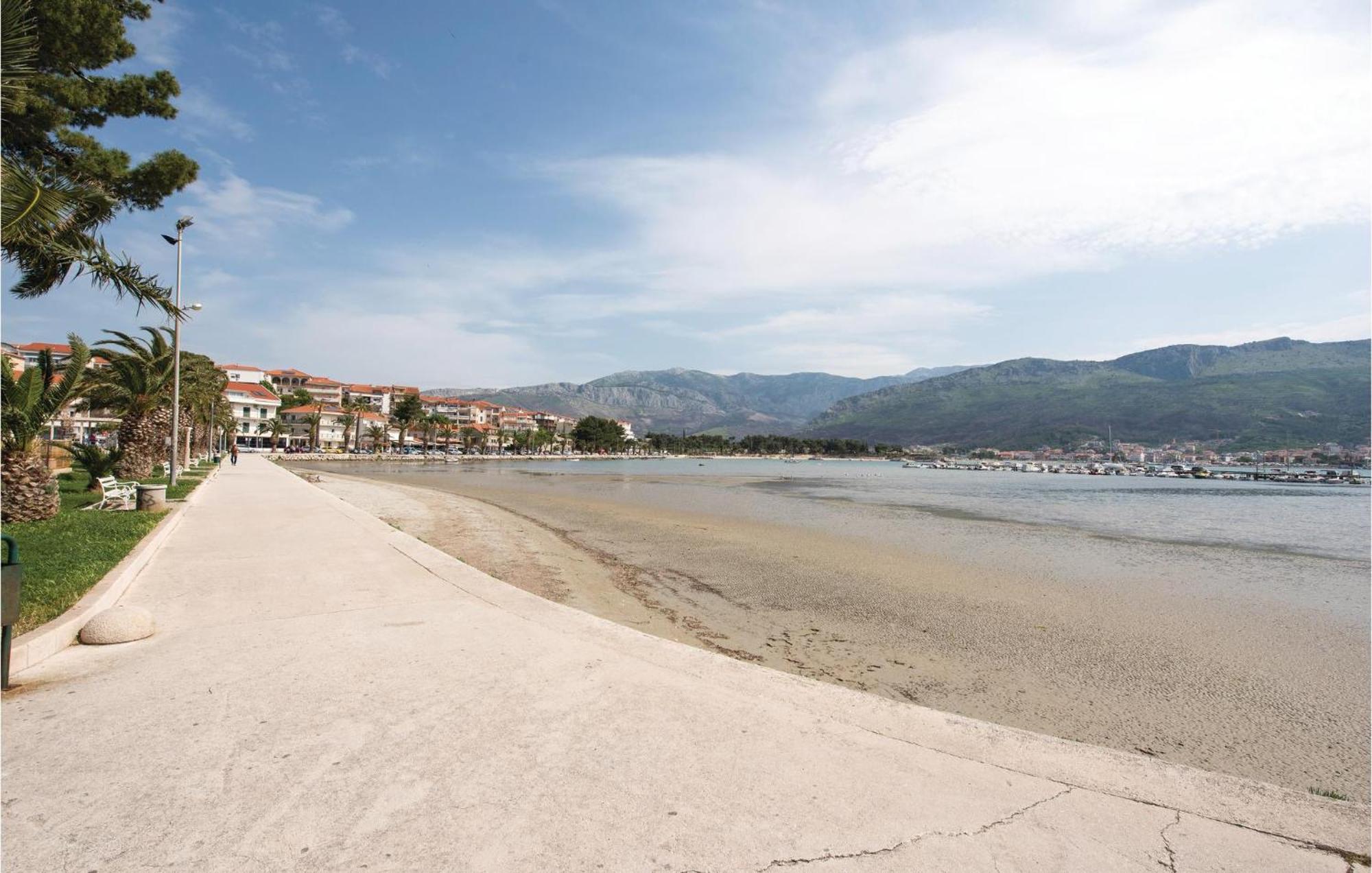Lovely In Stobrec With Wifi Apartment