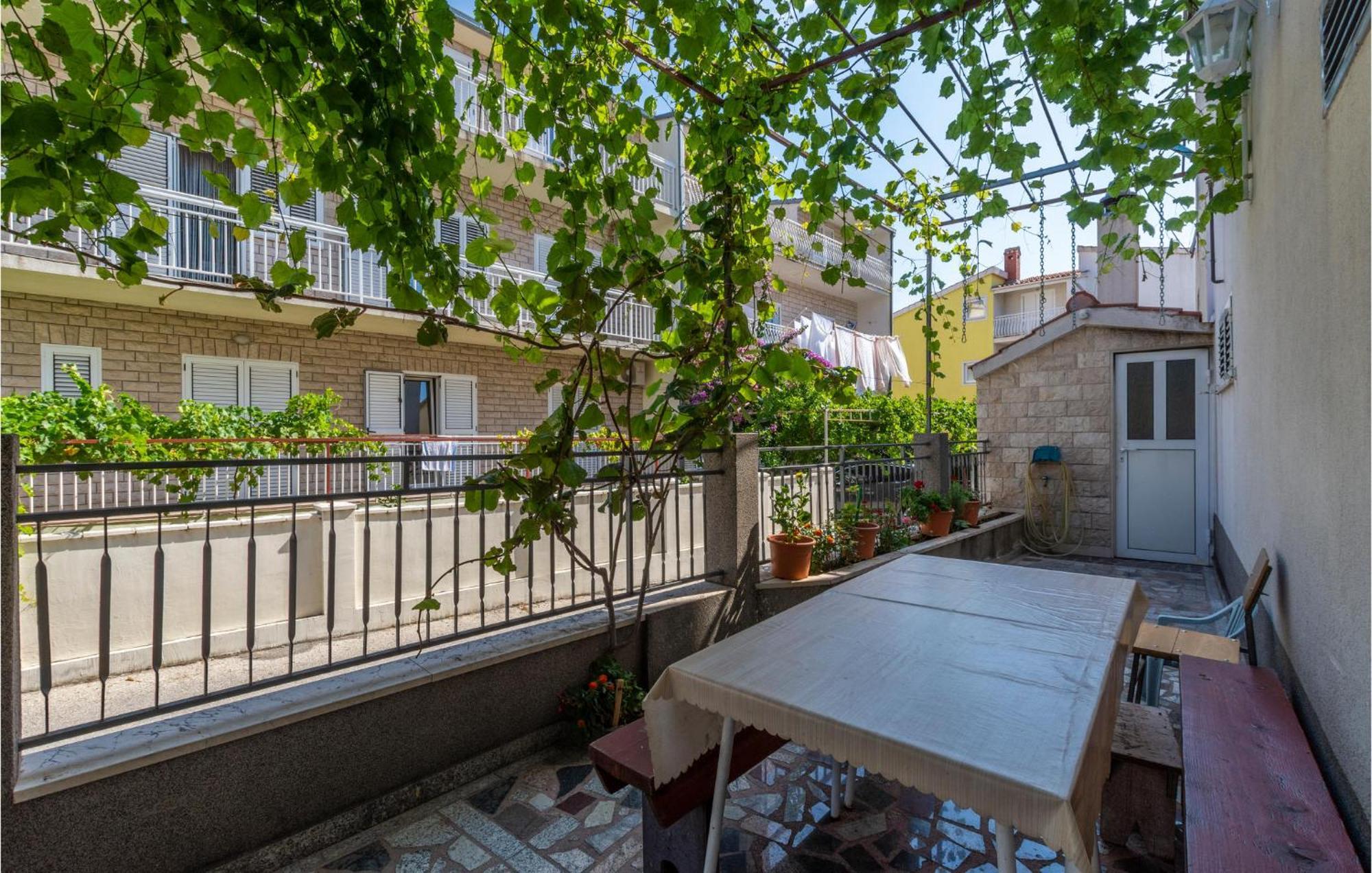 Apartment Lovely In Stobrec With Wifi